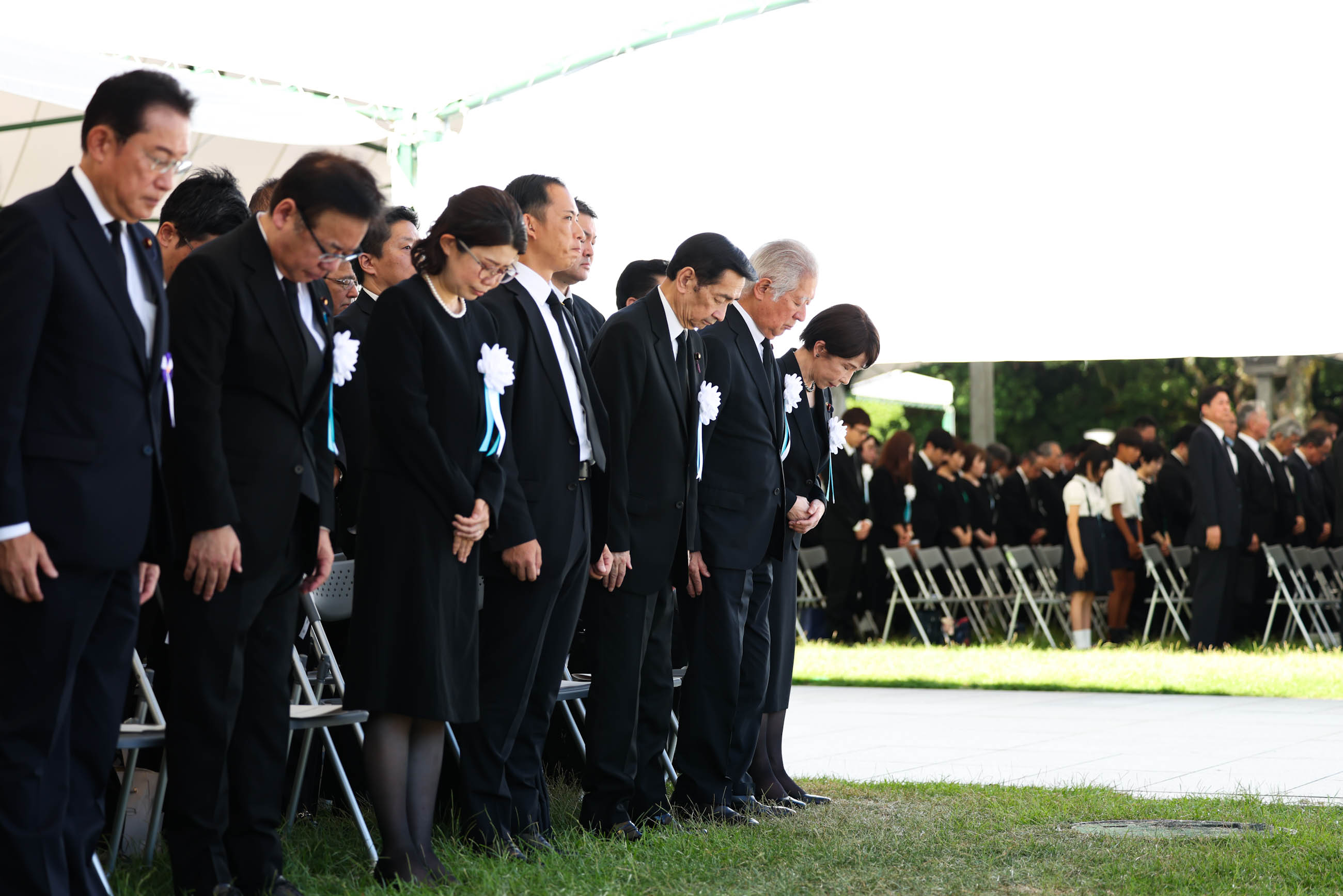Prime Minister TAKAICHI observing a moment of silence (2)