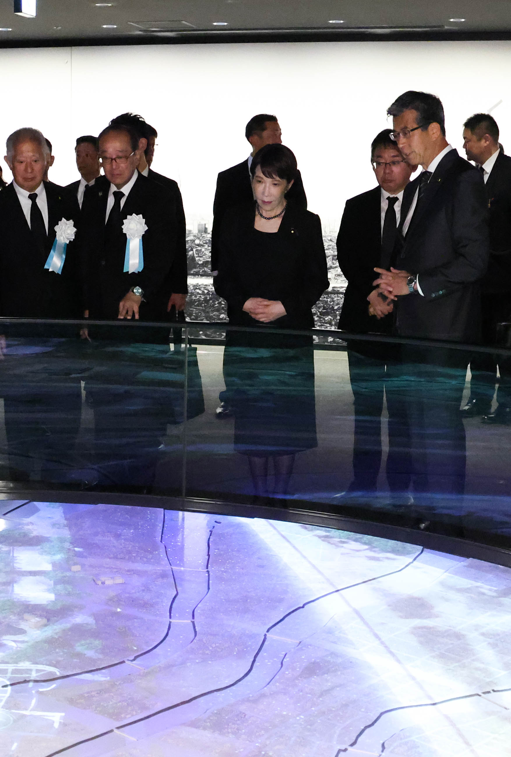Prime Minister TAKAICHI visiting the Hiroshima Peace Memorial Museum (2)
