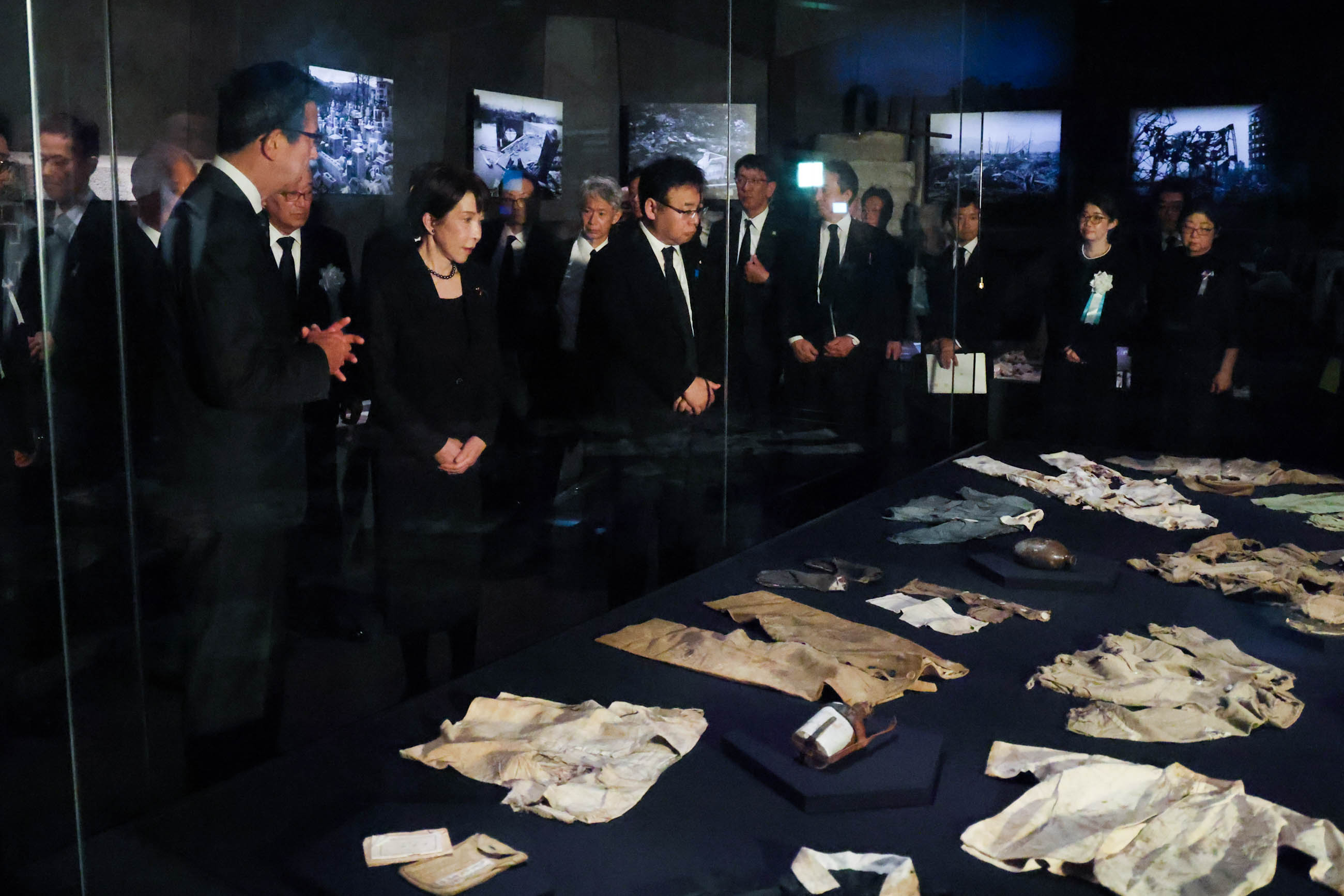 Prime Minister TAKAICHI visiting the Hiroshima Peace Memorial Museum (4)