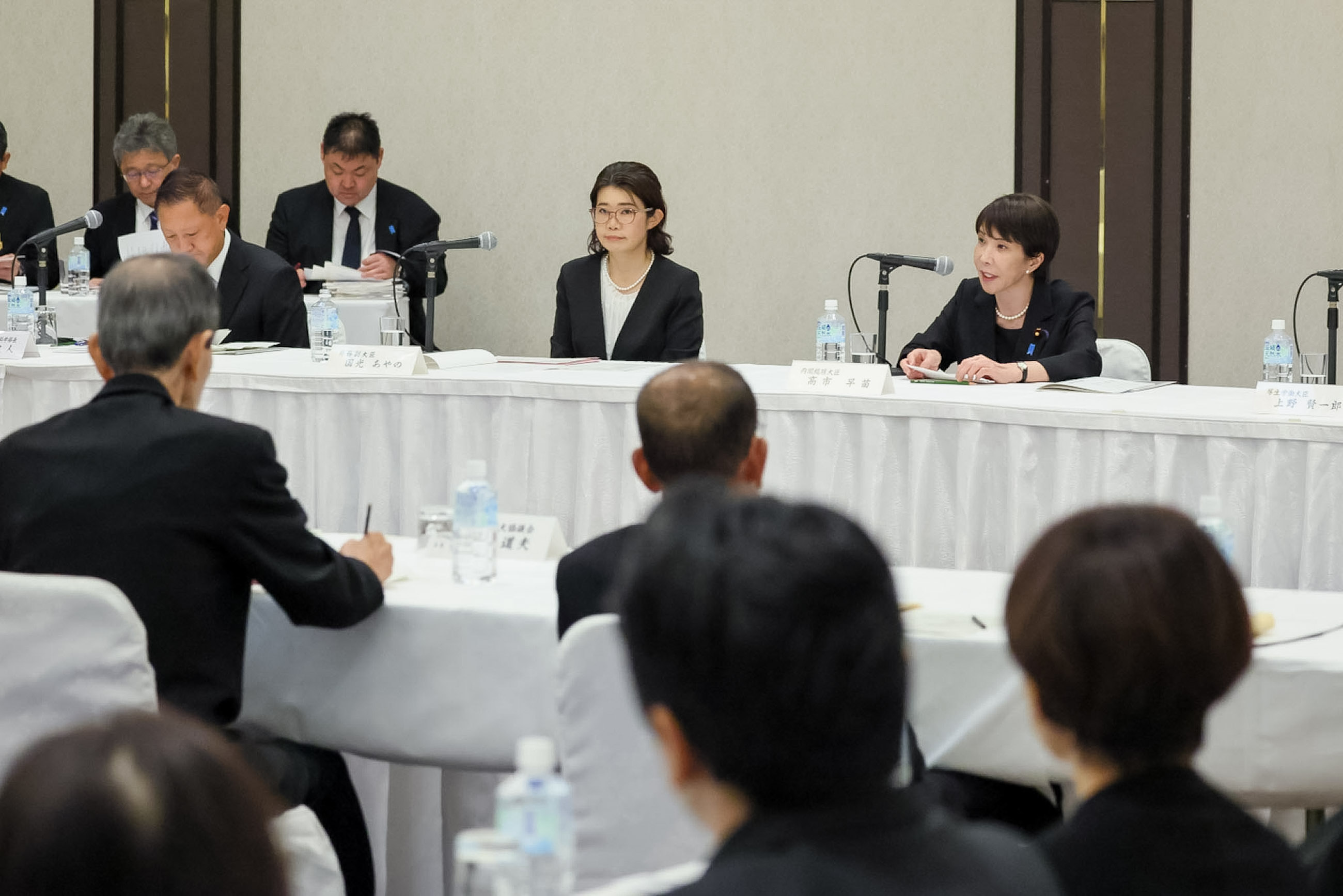 Prime Minister TAKAICHI receiving requests from representatives of atomic bomb survivors (4)