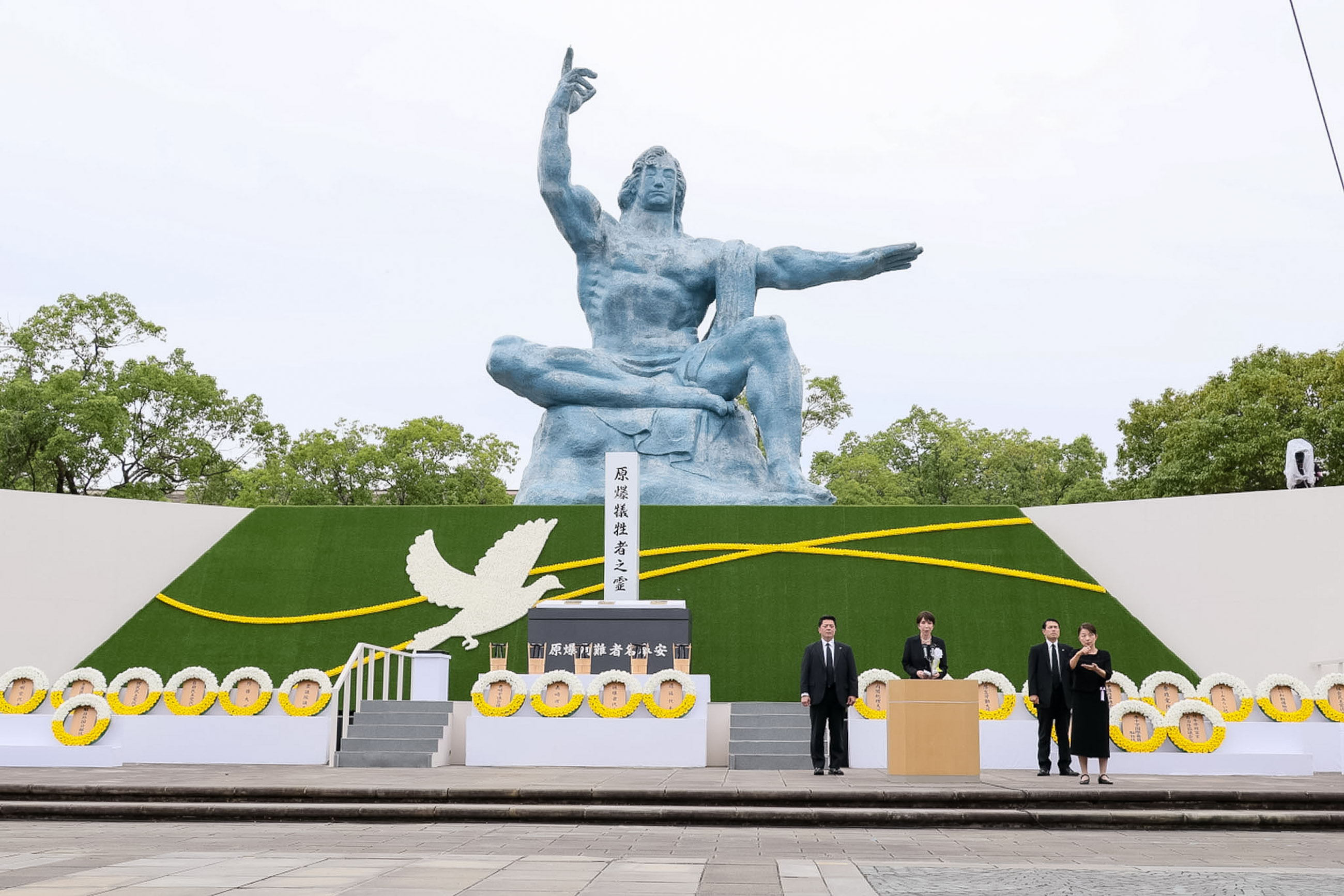 Prime Minister TAKAICHI delivering an address (2)