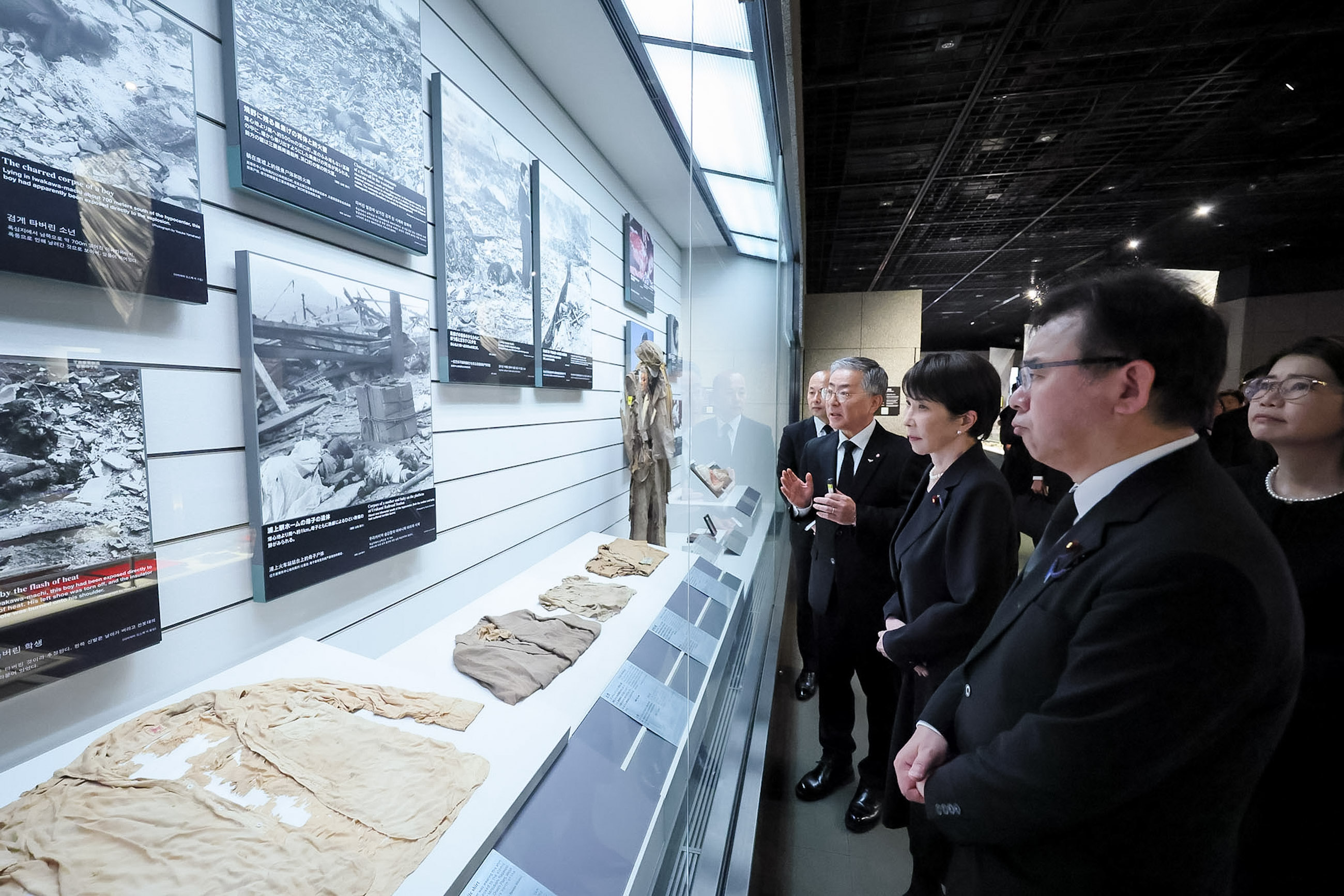 Prime Minister TAKAICHI visiting the Nagasaki Atomic Bomb Museum (3)
