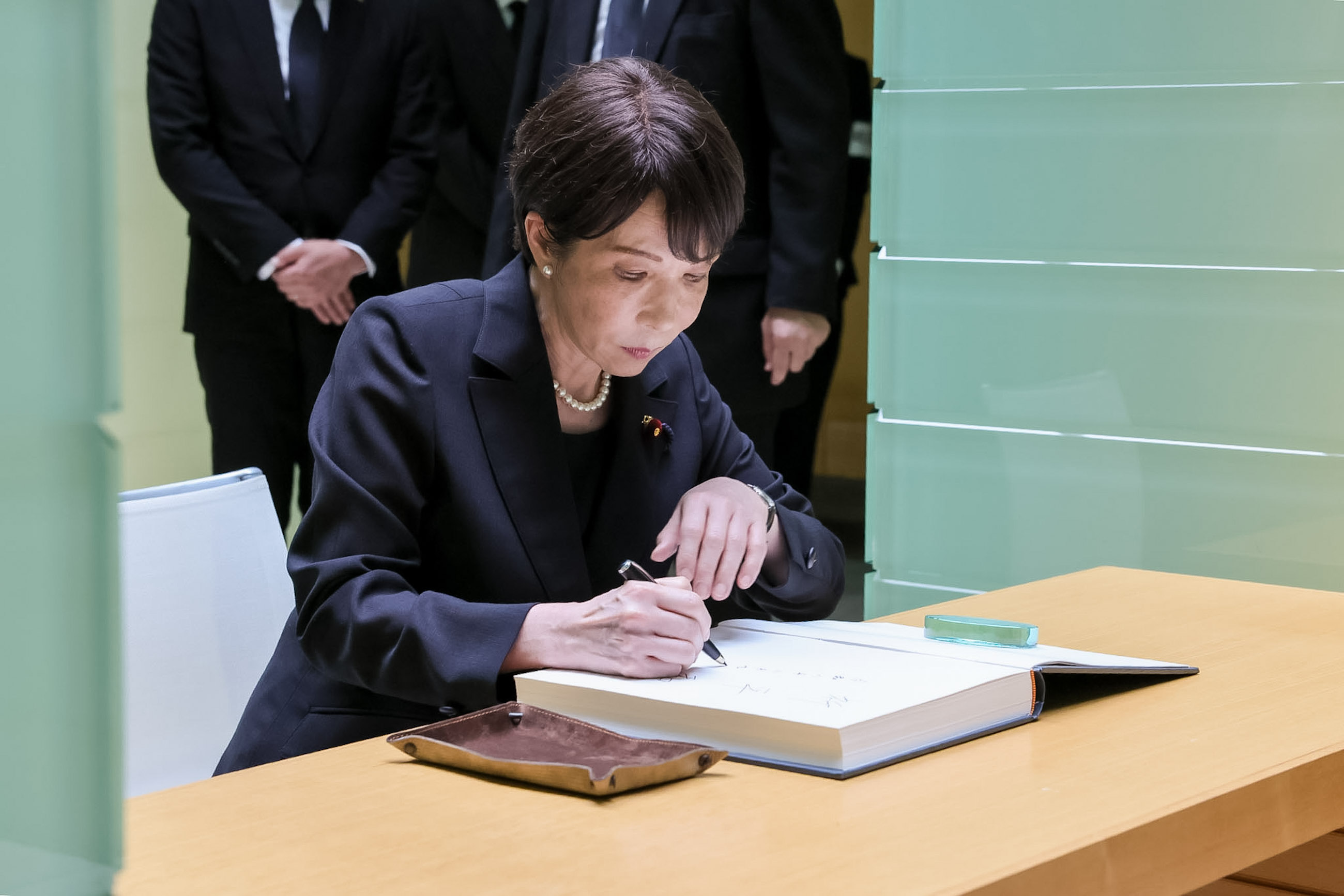 Prime Minister TAKAICHI visiting the Nagasaki Atomic Bomb Museum (4)