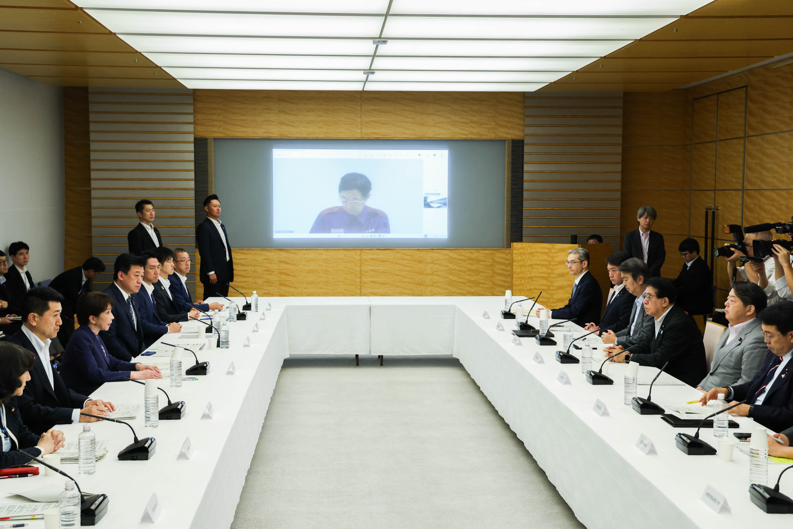 Prime Minster Takaichi wrapping up the meeting (2)