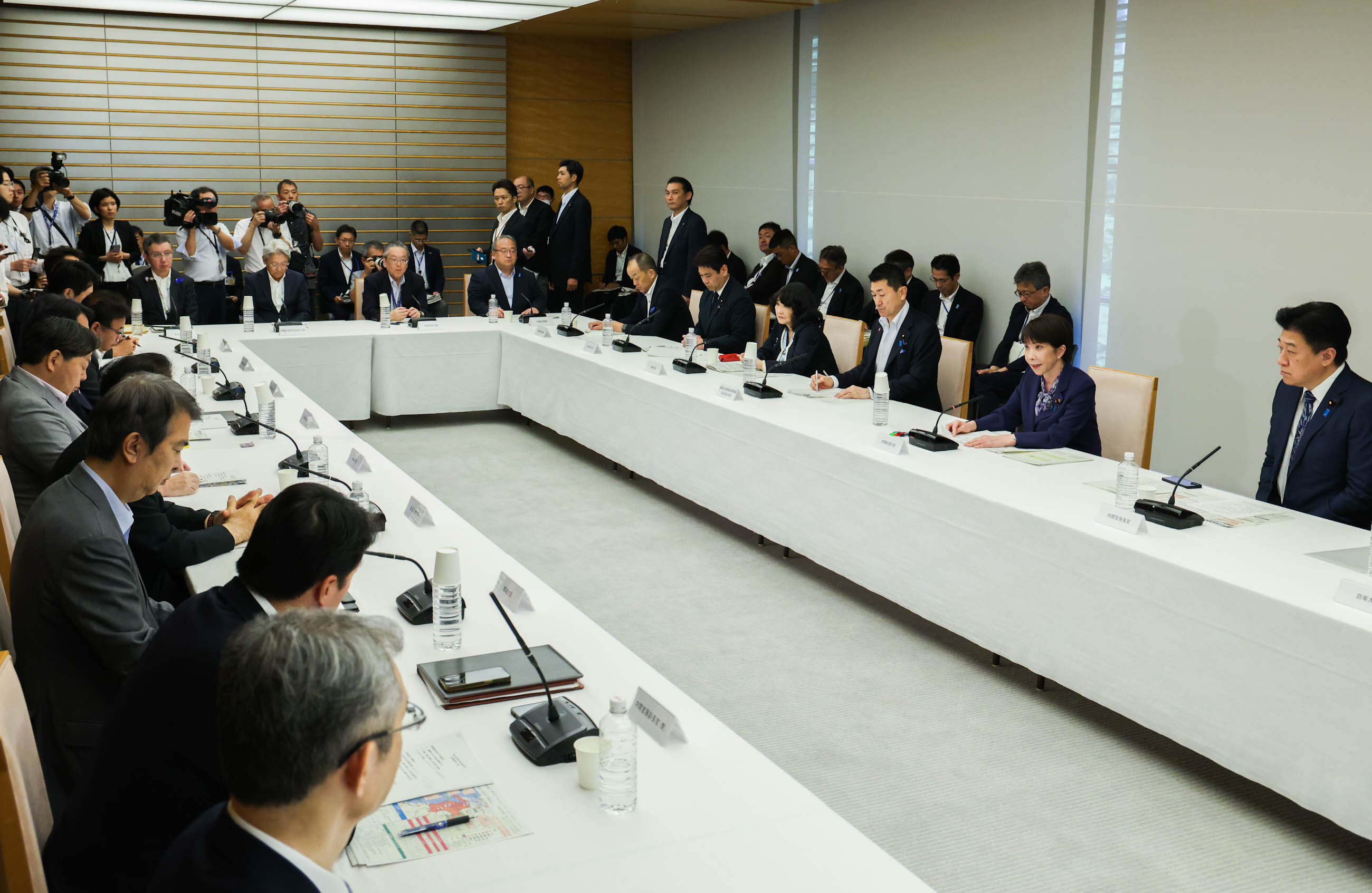 Prime Minster Takaichi wrapping up the meeting (3)