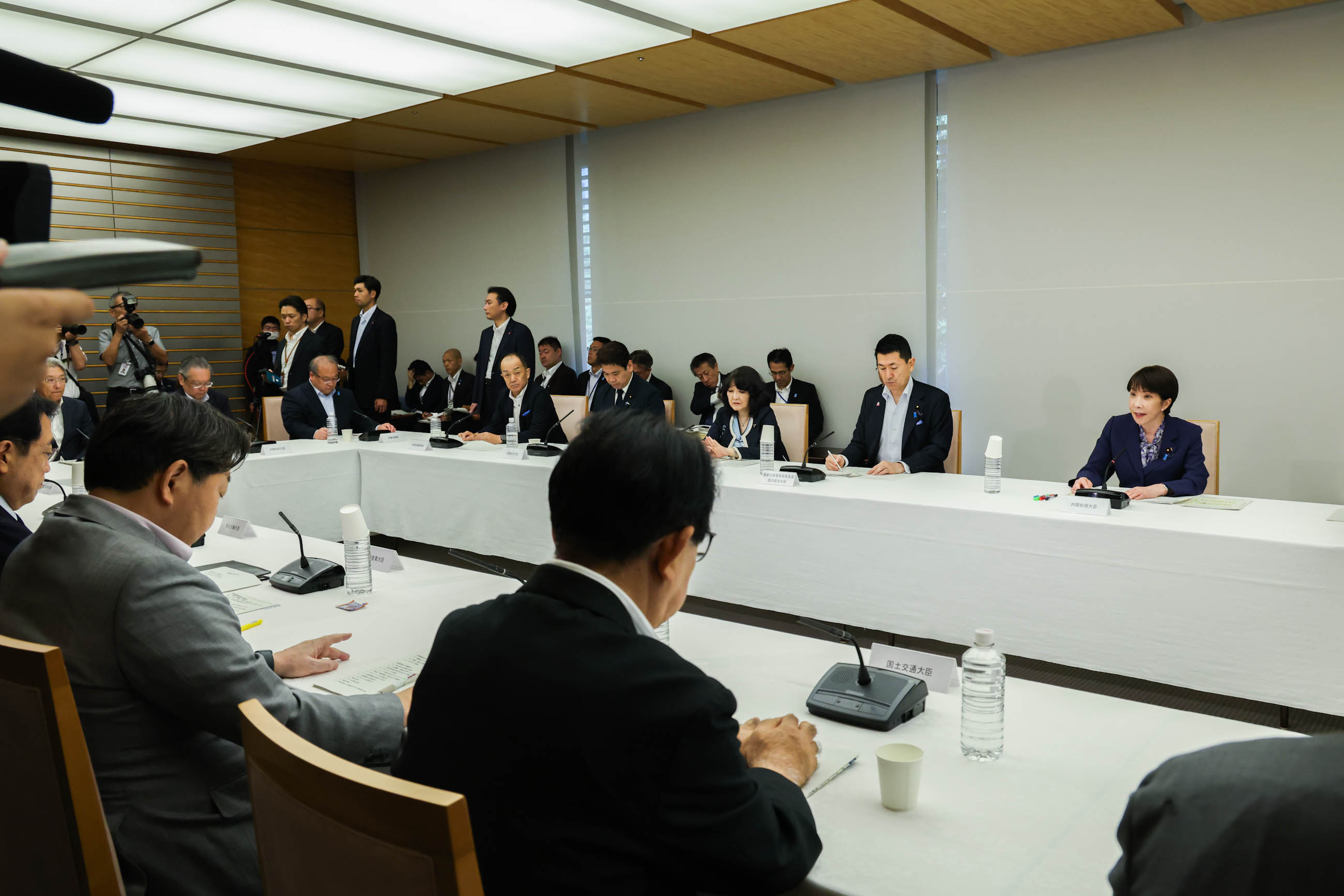 Prime Minster Takaichi wrapping up the meeting (5)