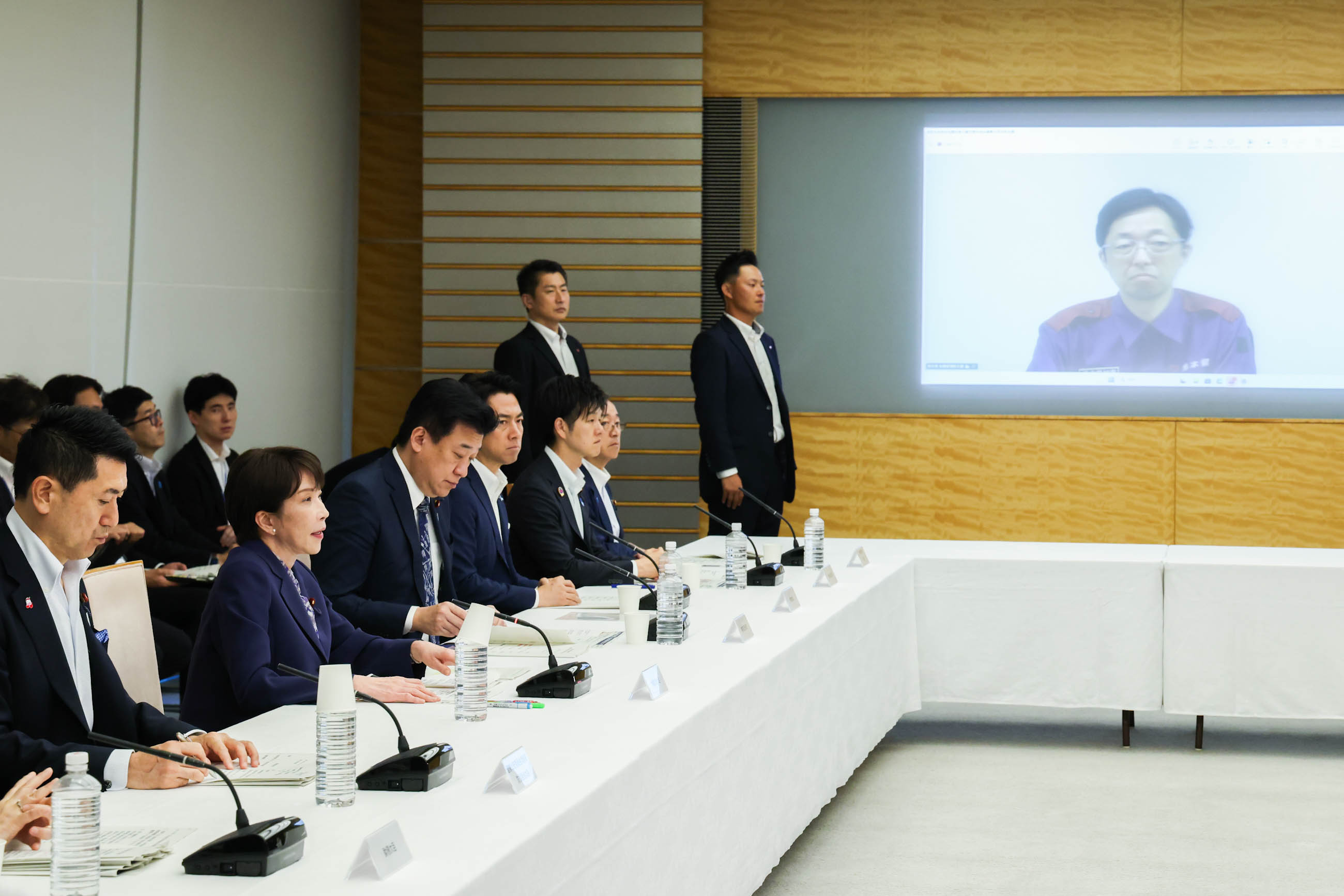 Prime Minster Takaichi wrapping up the meeting (6)