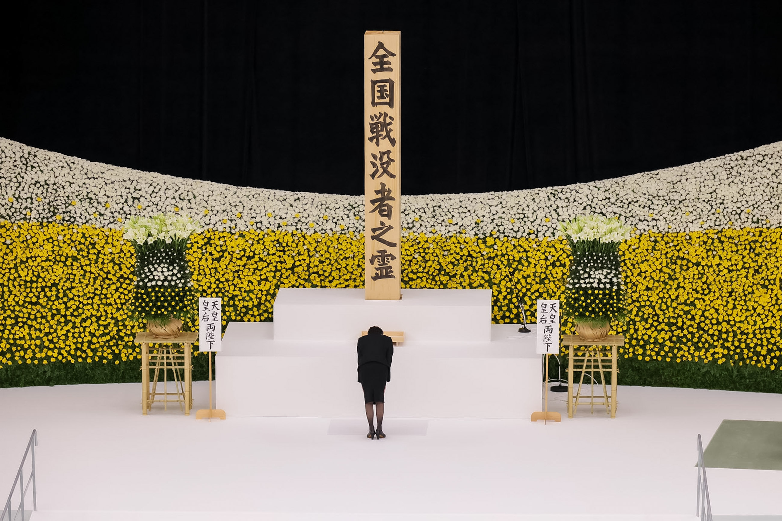 Prime Minister Takaichi offering flowers (3)