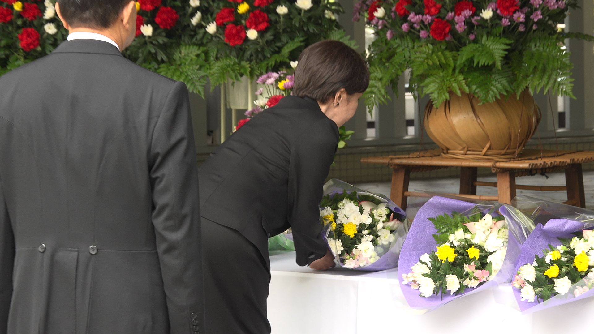 Prime Minister Takaichi offering prayers at Chidorigafuchi National Cemetery (3)