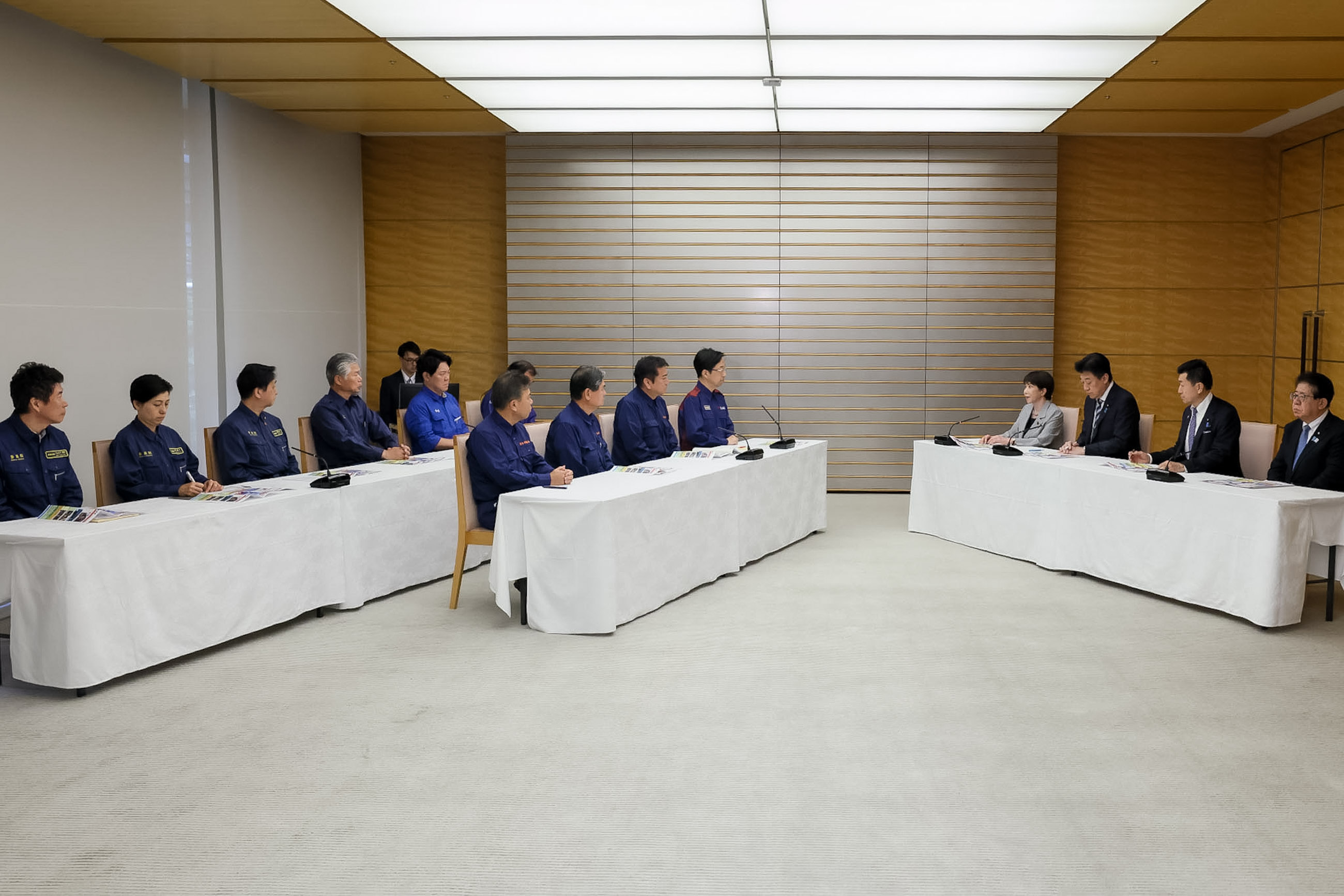 Prime Minister Takaichi receiving a written request (2)