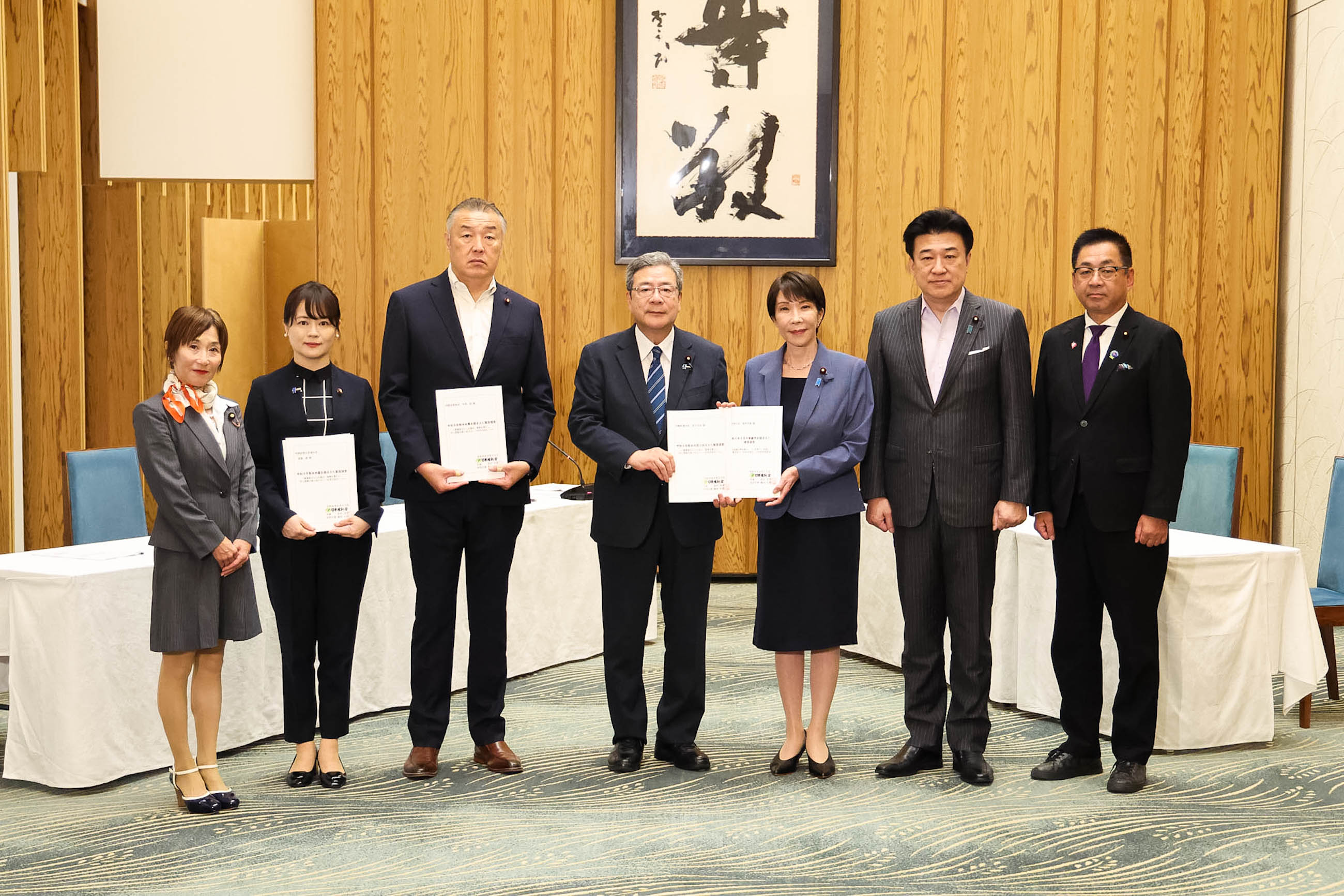 Prime Minister Takaichi receiving the proposal (1)