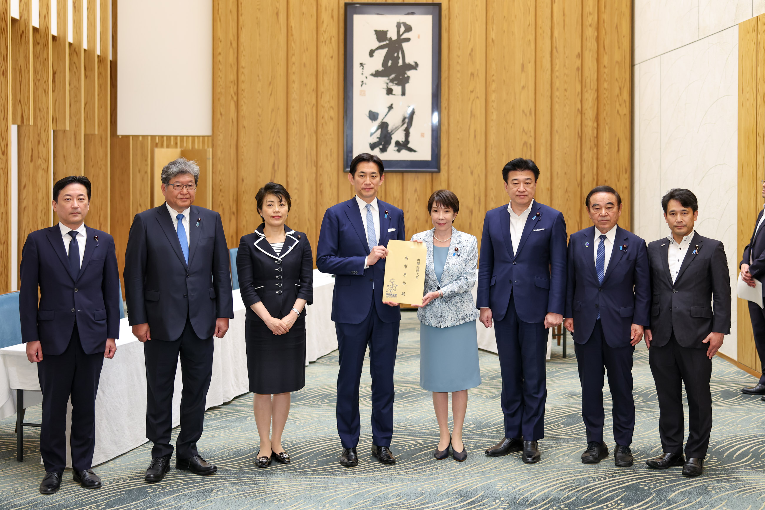 Prime Minister Takaichi receiving the proposal (1)