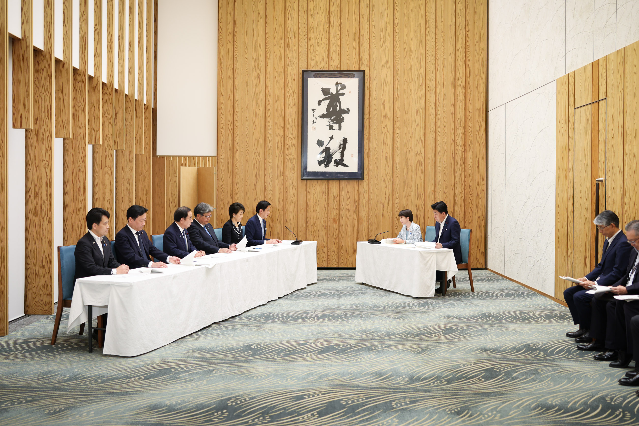 Prime Minister Takaichi receiving the proposal (3)