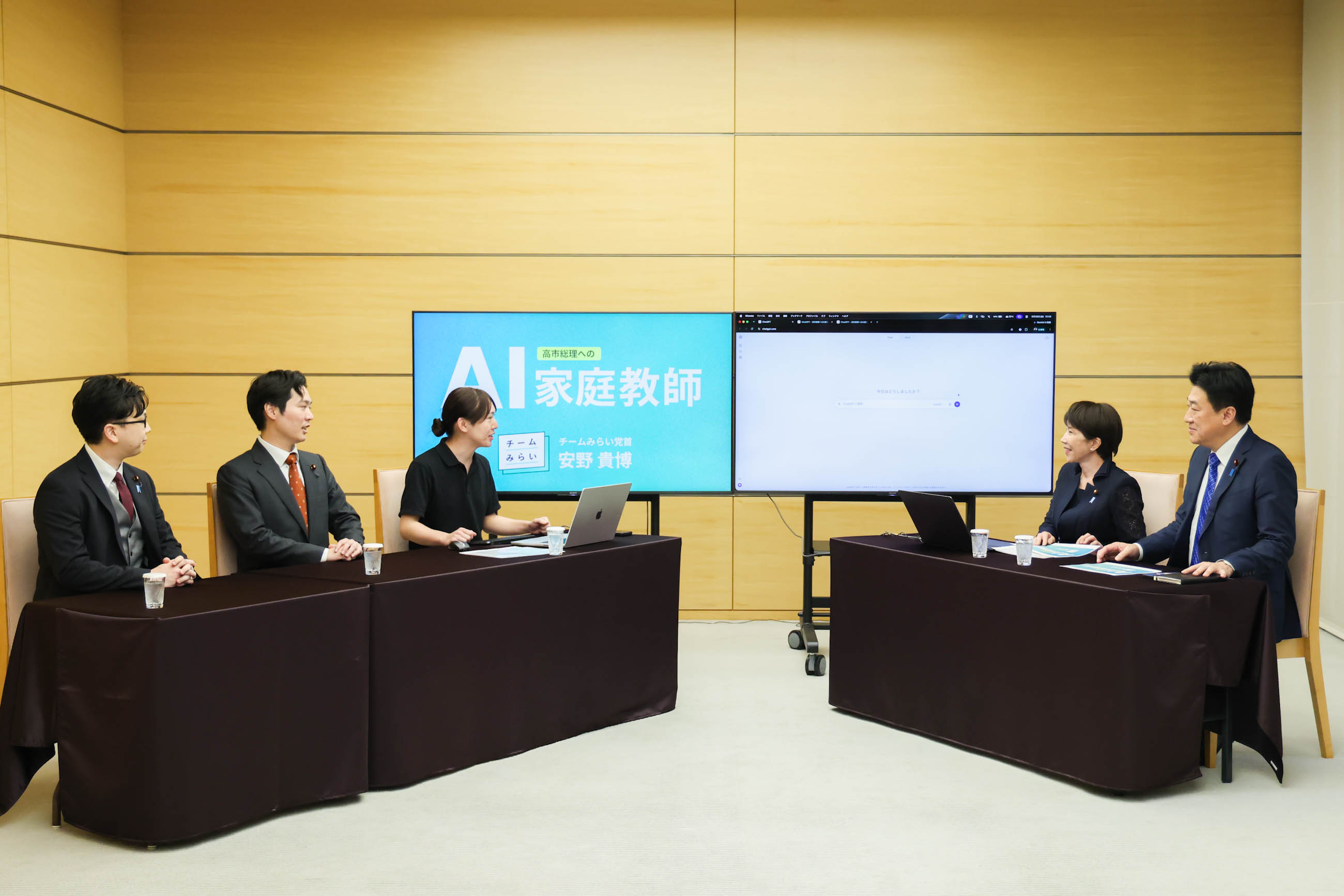 Prime Minister Takaichi receiving an explanation (1)