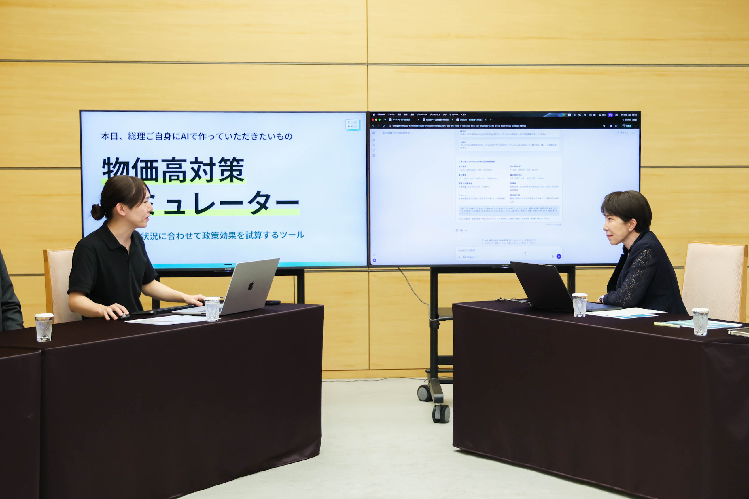 Prime Minister Takaichi receiving an explanation (2)