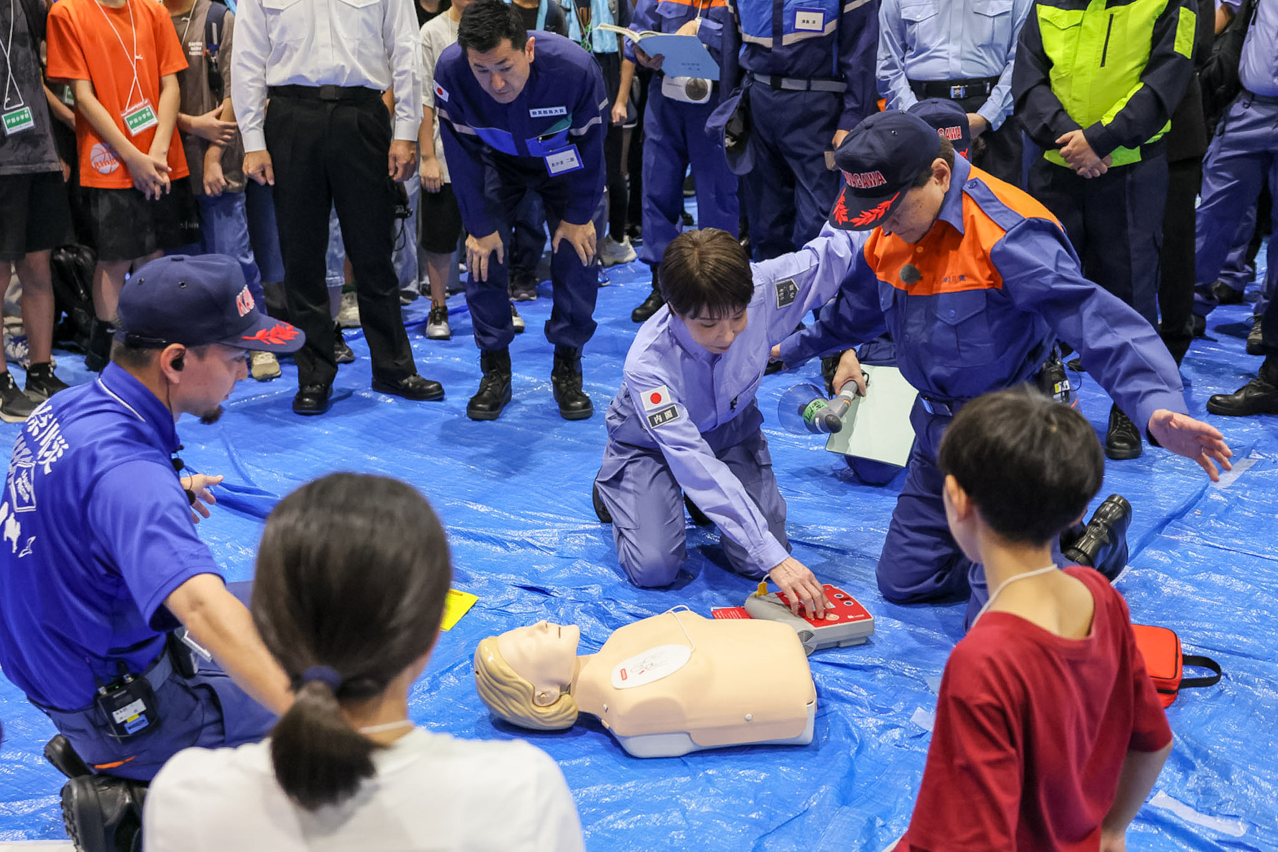 Prime Minister Takaichi experiencing cardiopulmonary resuscitation (CPR) using an automated external defibrillator (AED) (2)