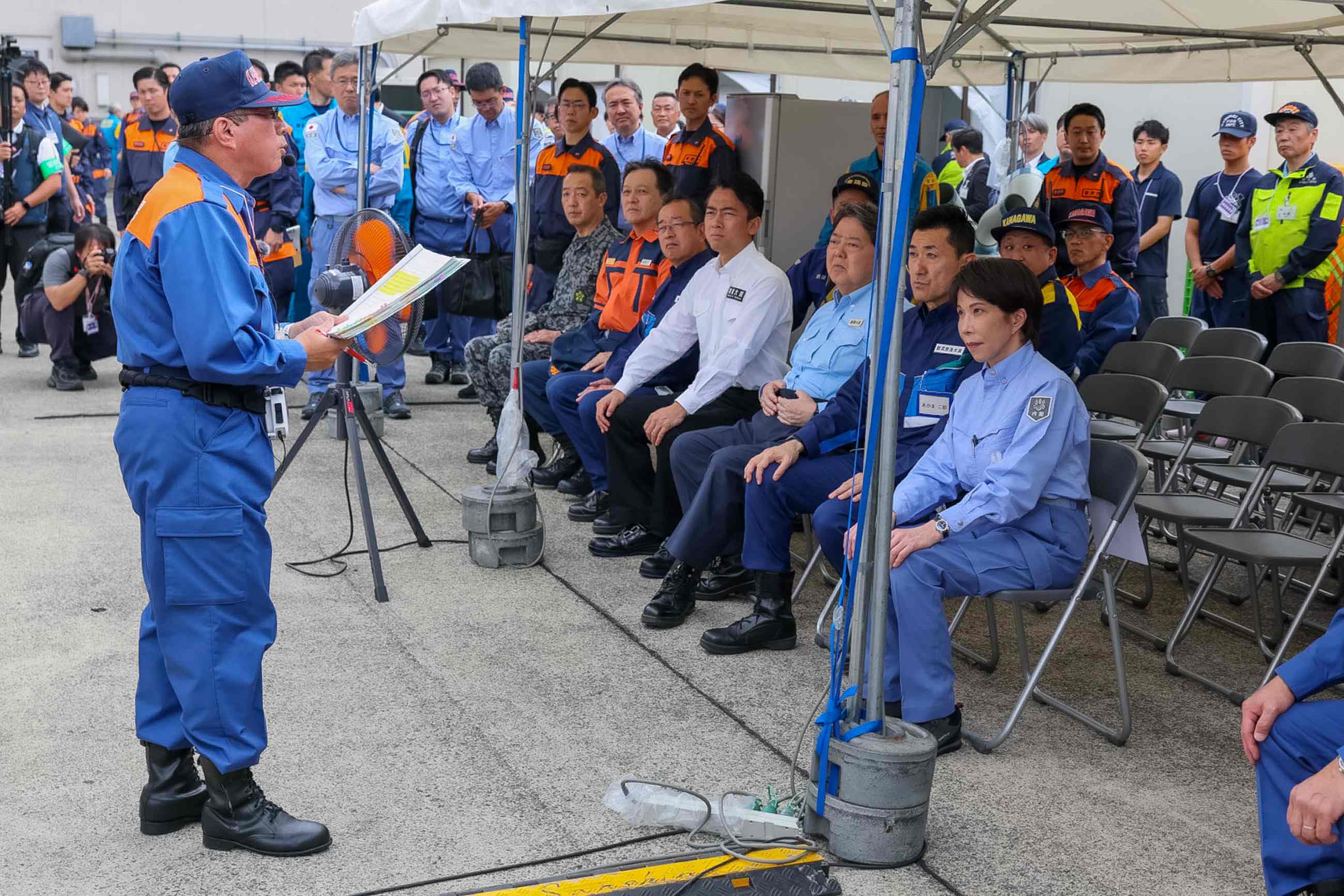 Prime Minister Takaichi observing a rescue drill (2)