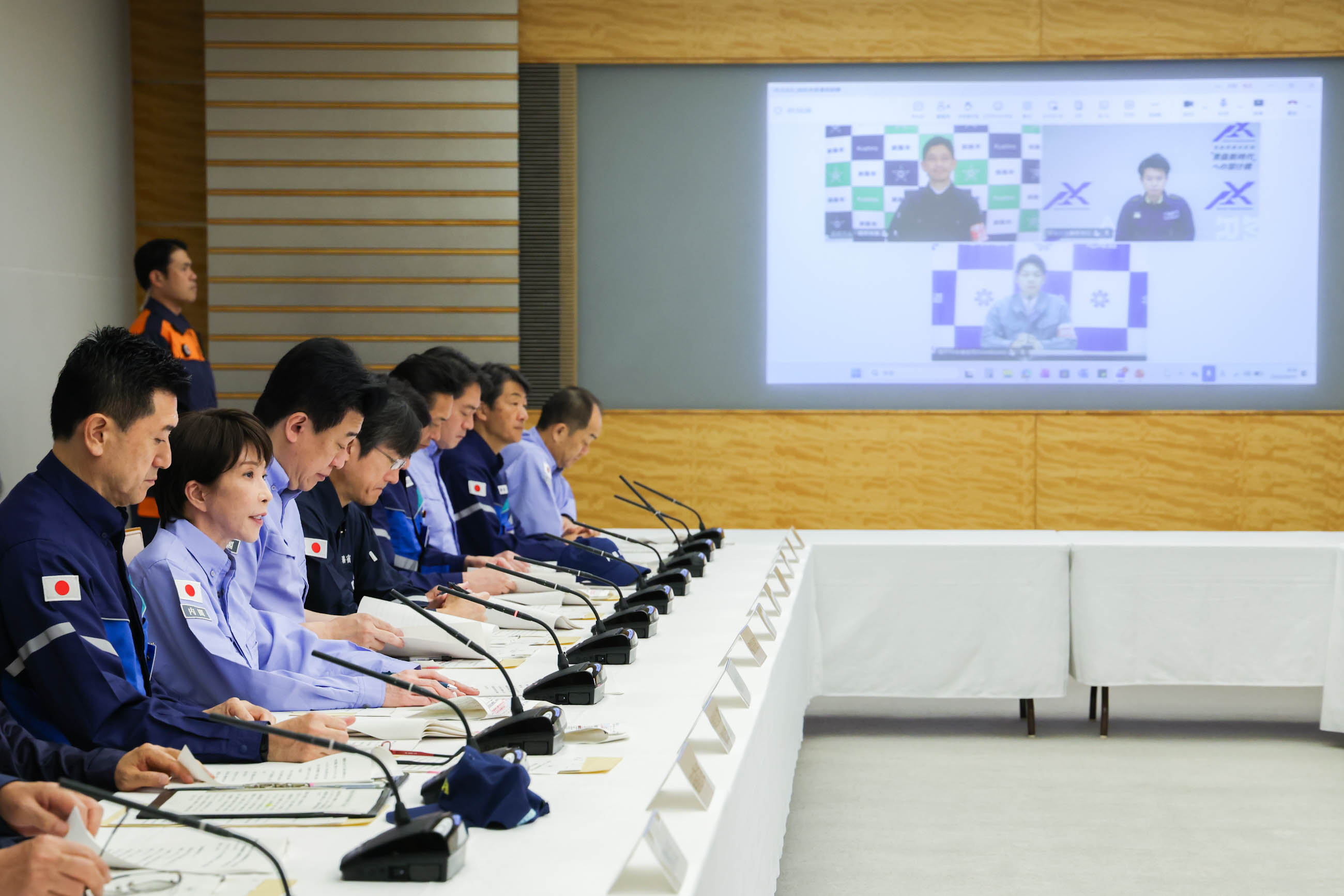 Prime Minister Takaichi attending a meeting of the Emergency Disaster Management Headquarters (4)