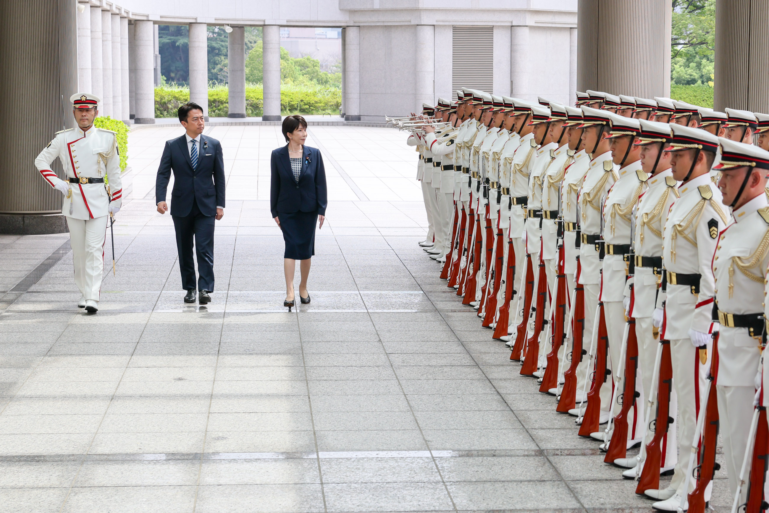Prime Minister Takaichi receiving honors and inspecting the guard of honor (1)