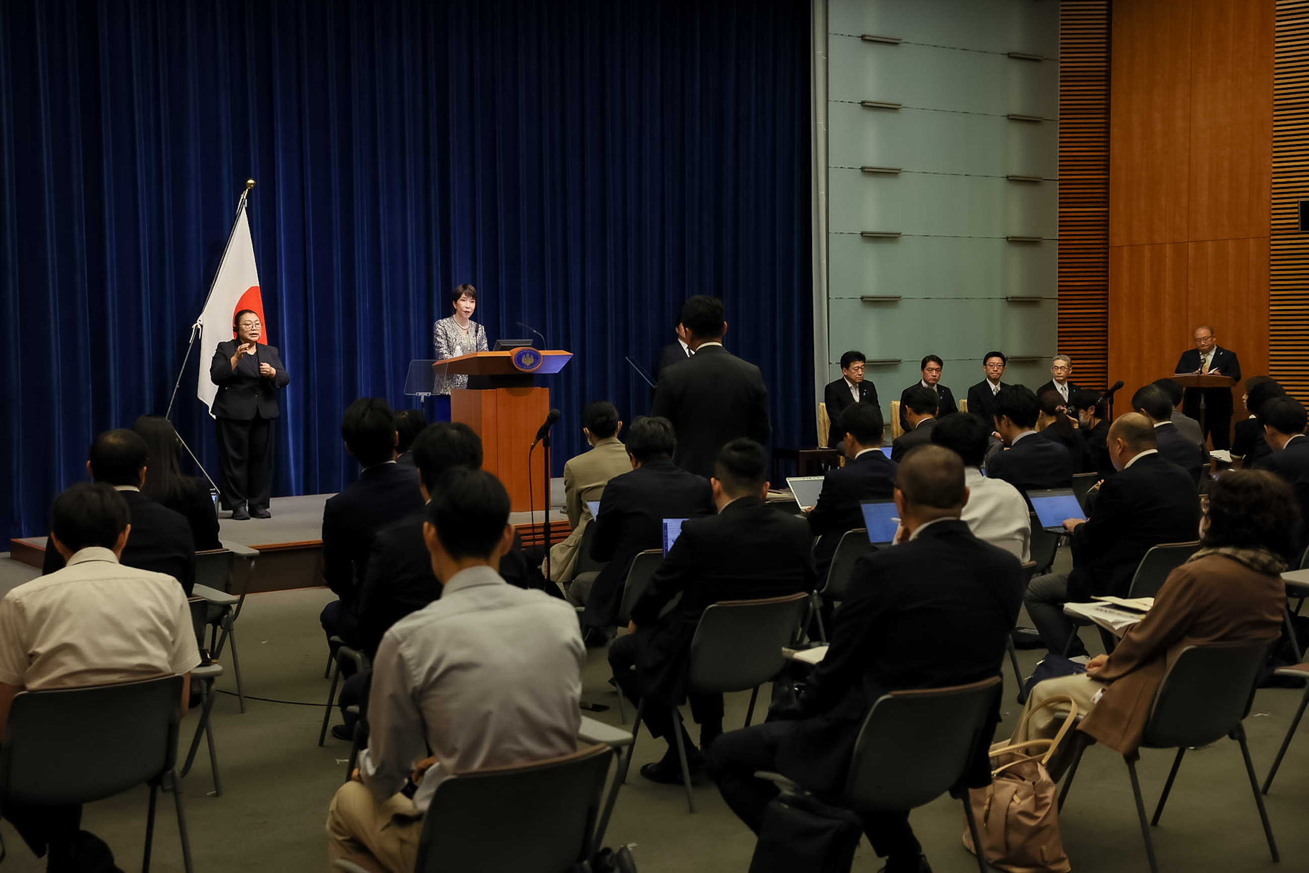 Meeting of the ruling parties’ leadersChief Cabinet Secretary Kihara announcing the list of Cabinet members and other officials (7)