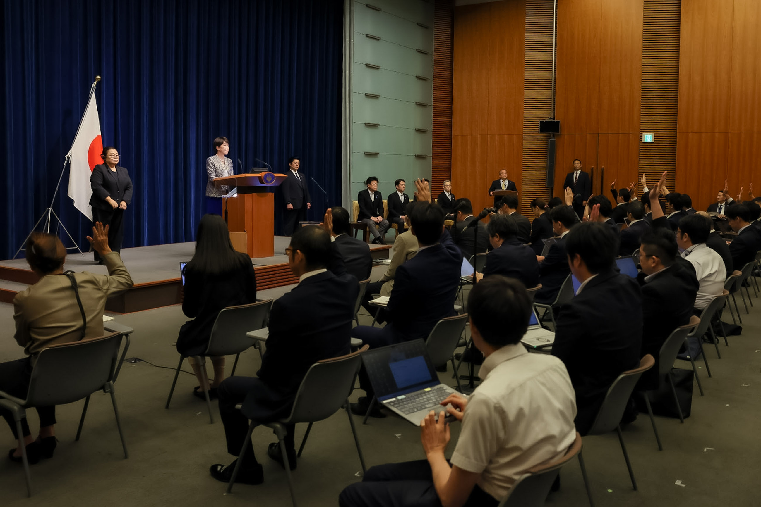 Meeting of the ruling parties’ leadersChief Cabinet Secretary Kihara announcing the list of Cabinet members and other officials (8)