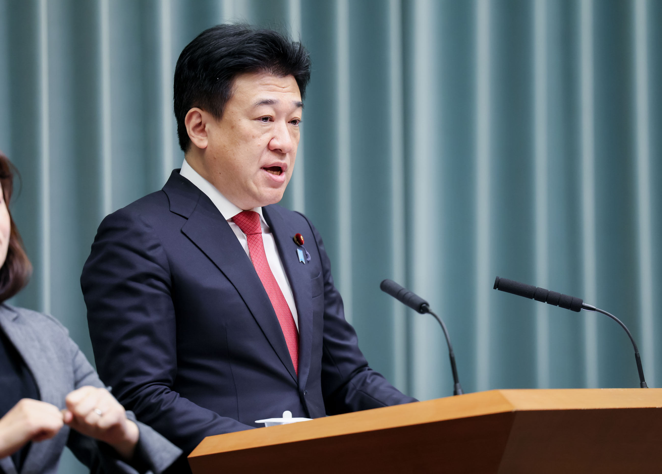 Meeting of the ruling parties’ leadersChief Cabinet Secretary Kihara announcing the list of Cabinet members and other officials (1)