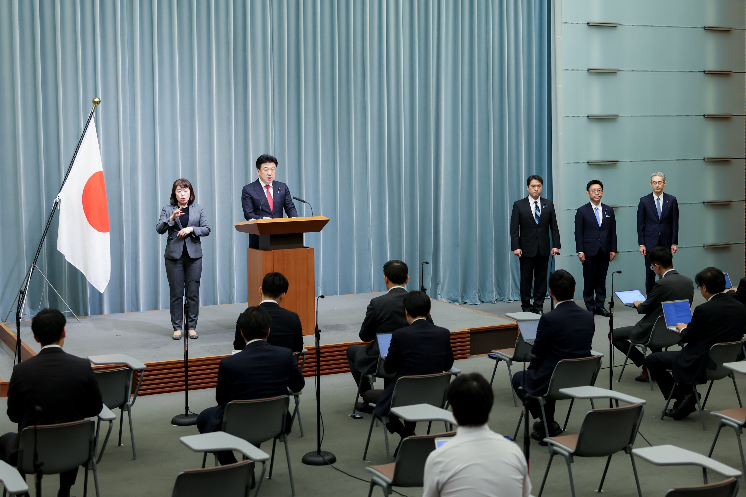Meeting of the ruling parties’ leadersChief Cabinet Secretary Kihara announcing the list of Cabinet members and other officials (3)