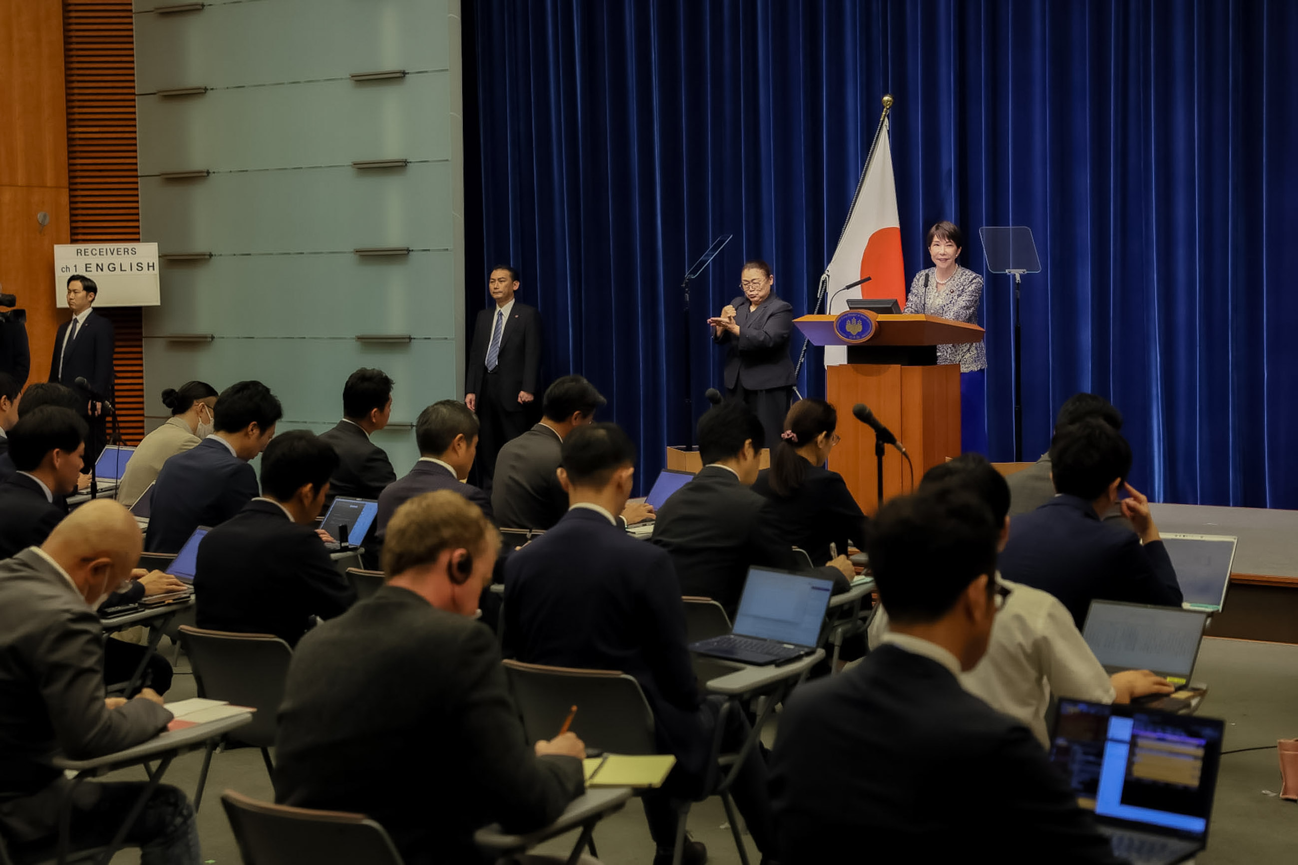 Meeting of the ruling parties’ leadersChief Cabinet Secretary Kihara announcing the list of Cabinet members and other officials (3)