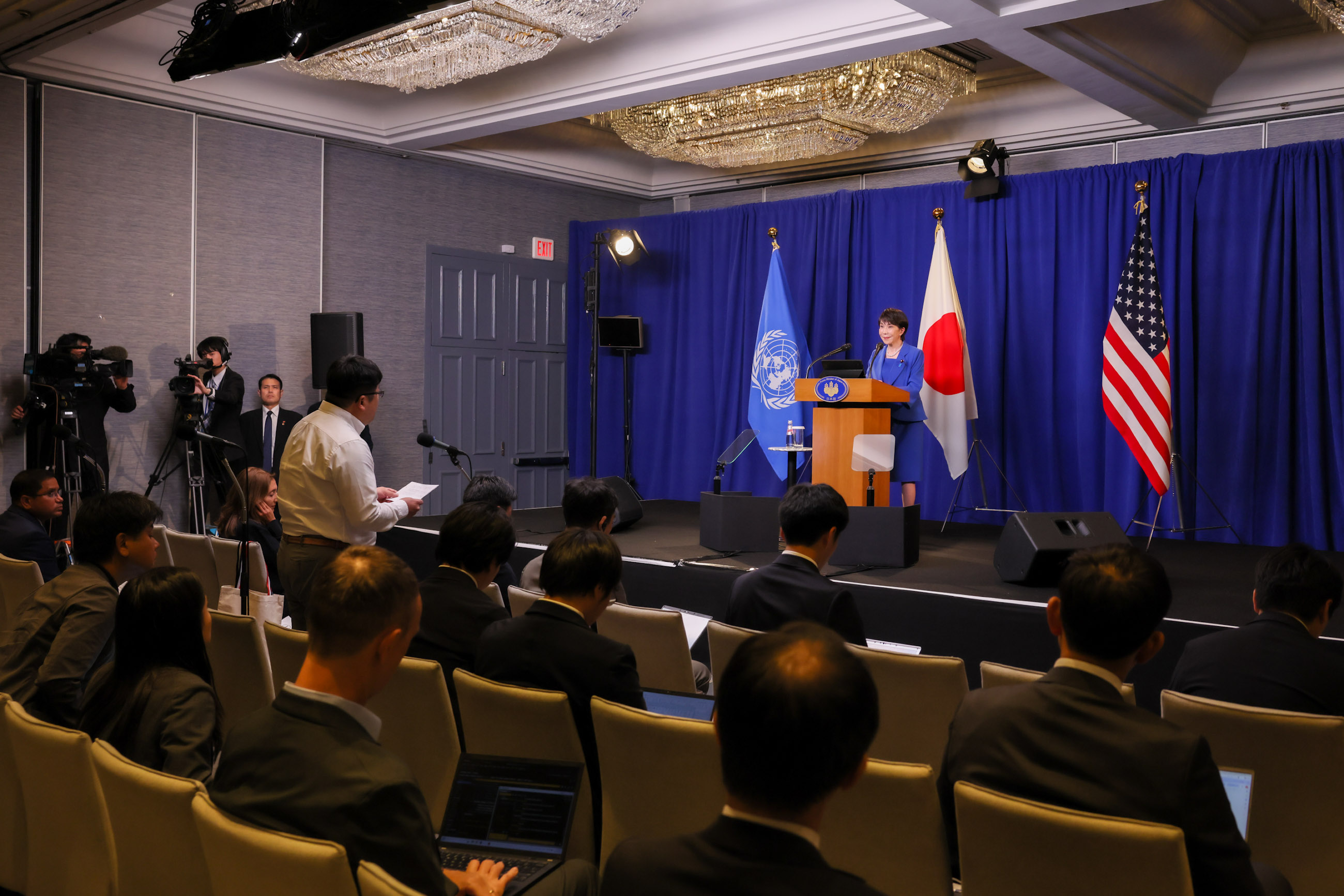 Press Conference (2)