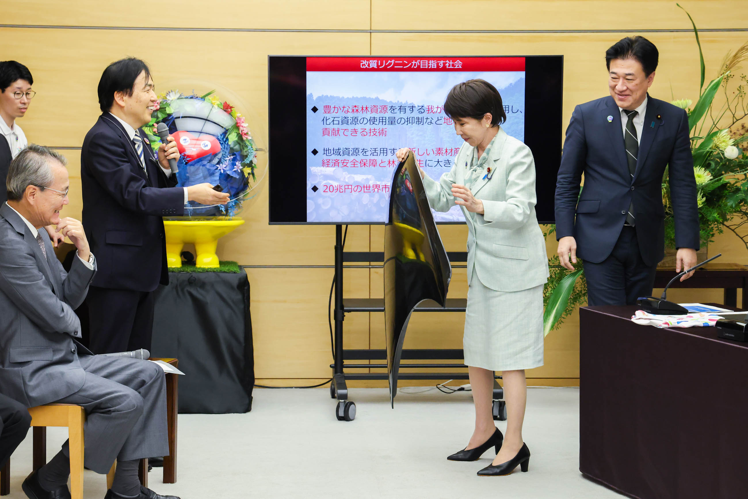 Prime Minister Takaichi receiving a courtesy call (10)