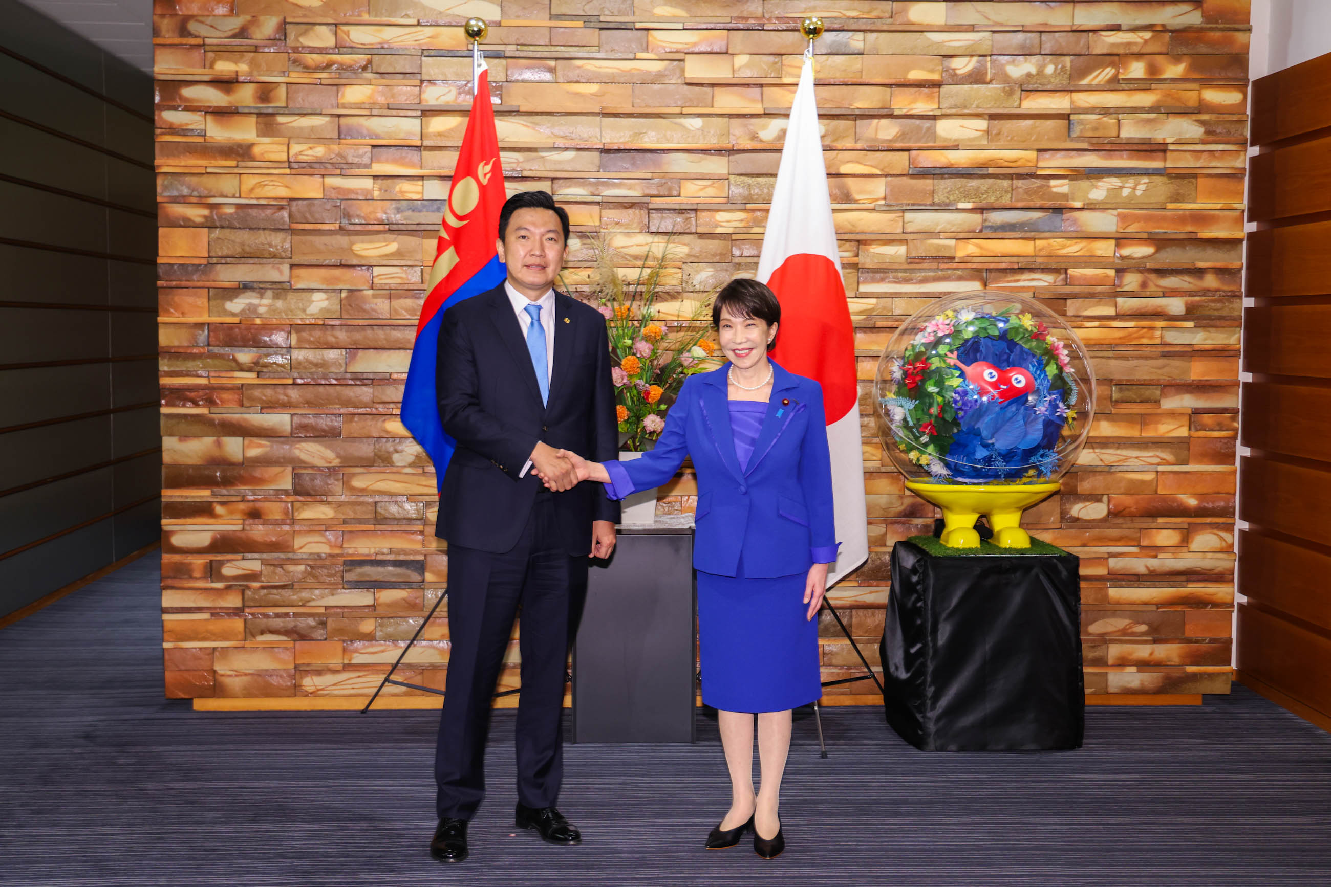 Japan-Mongolia Summit Meeting (2)