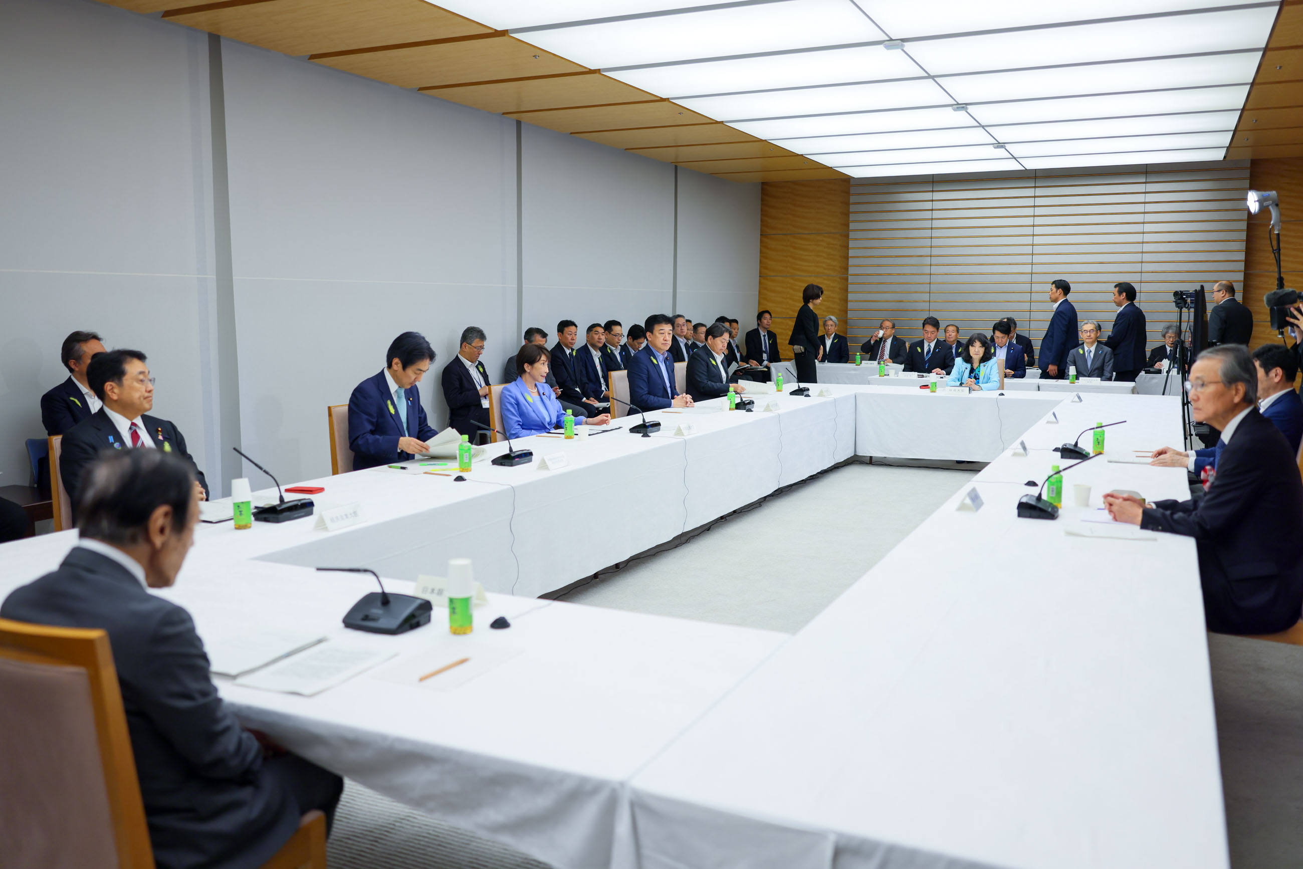 Prime Minister Takaichi wrapping up the meeting (2)