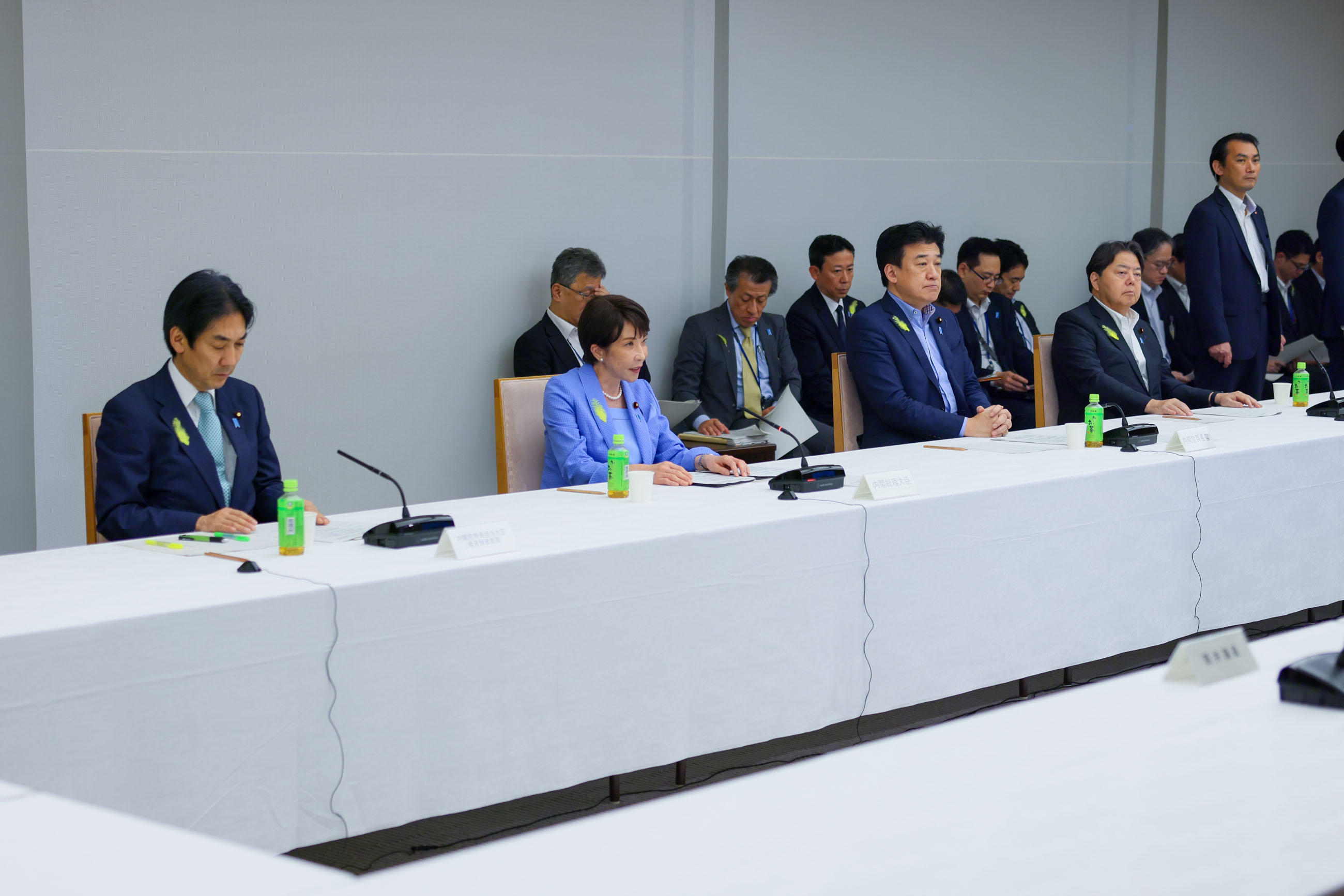 Prime Minister Takaichi wrapping up the meeting (6)