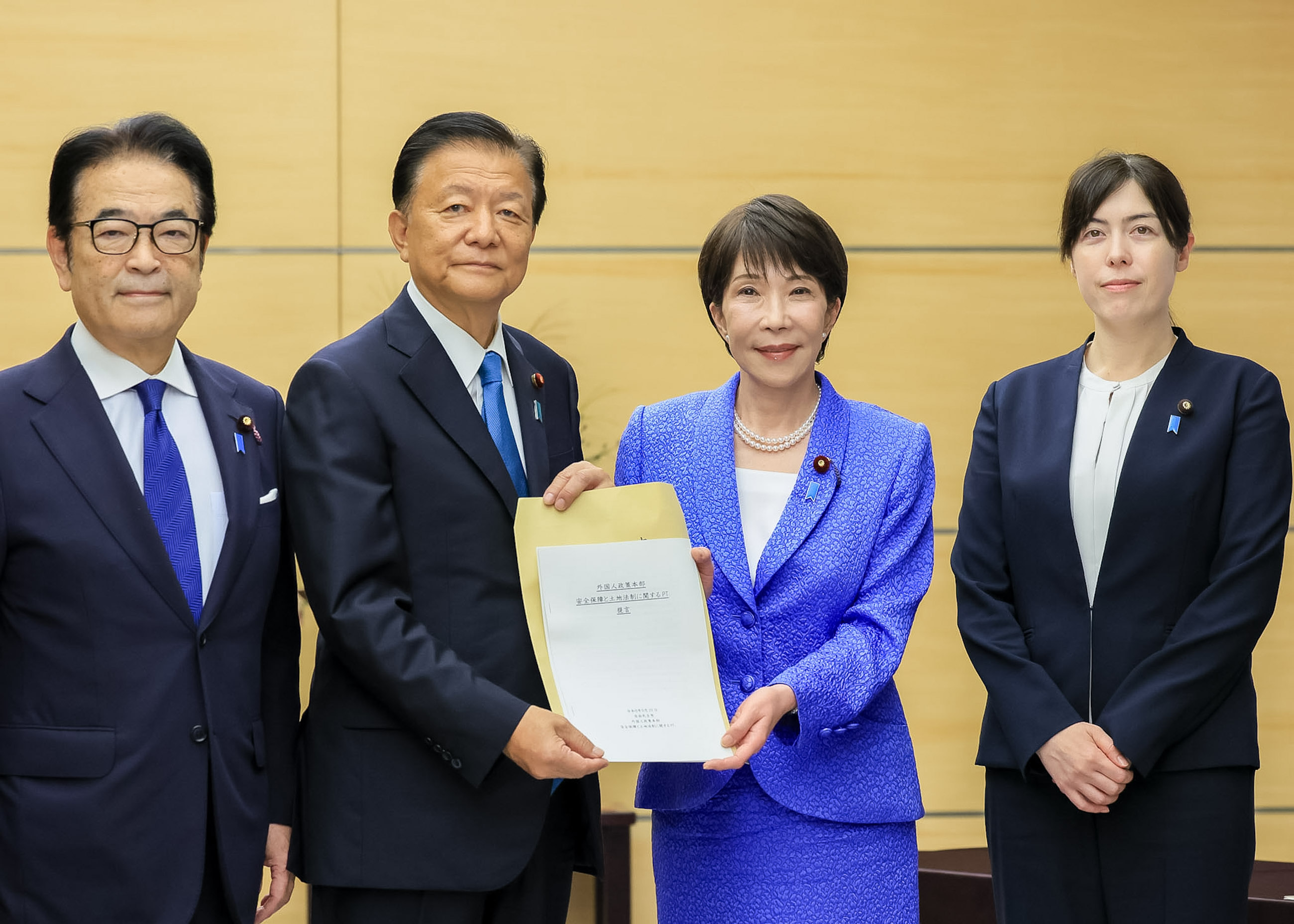 Prime Minister Takaichi receiving a proposal (2)
