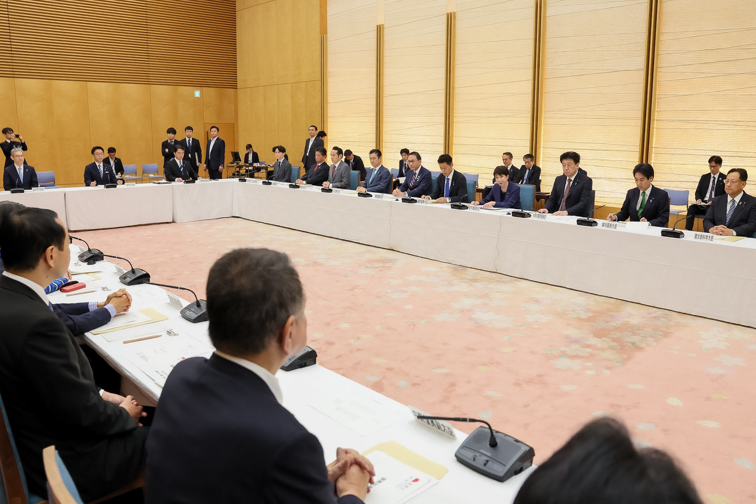 Prime Minister Takaichi wrapping up the meeting (3)