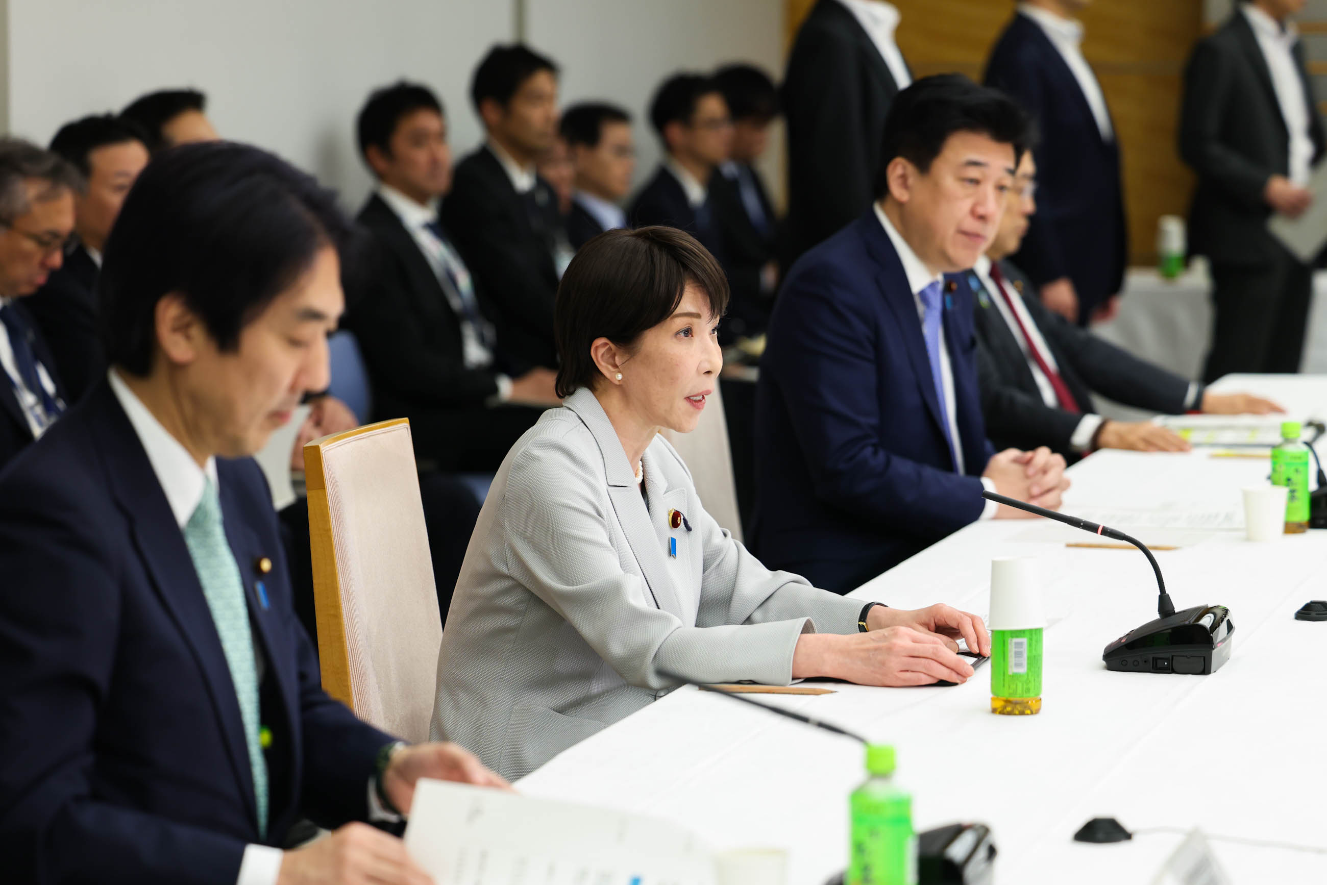 Prime Minister Takaichi wrapping up the meeting (1)