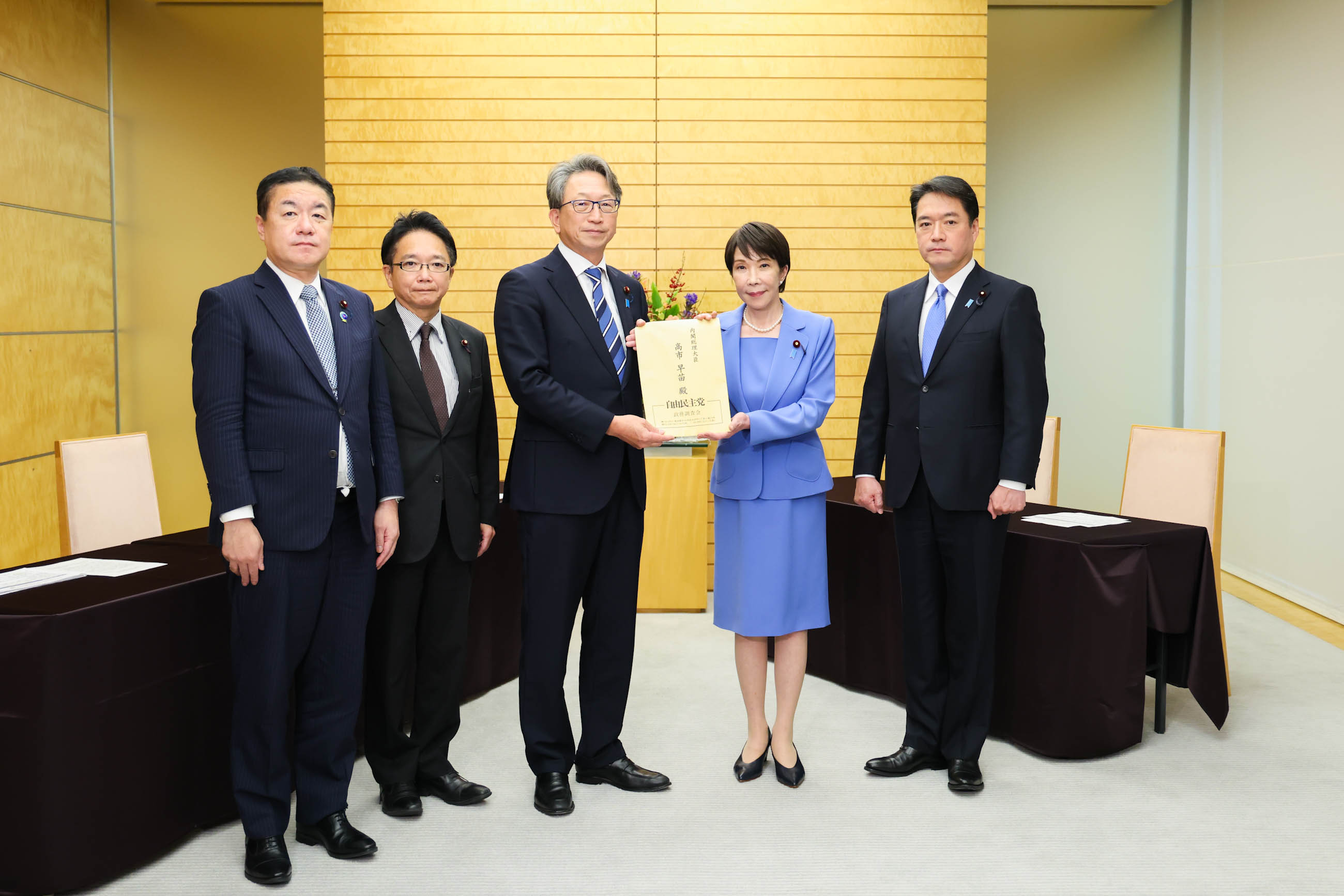 Prime Minister Takaichi receiving a proposal (1)