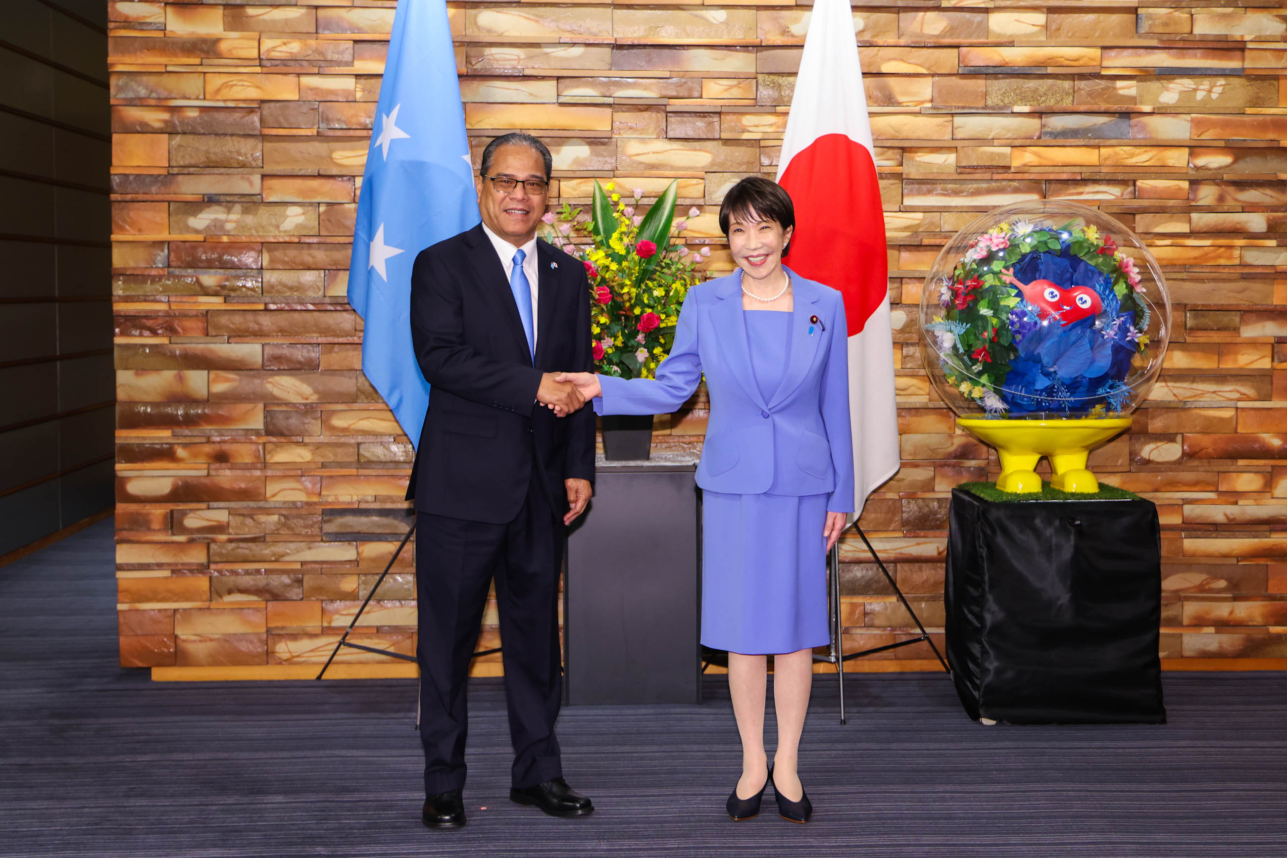 Japan-the Federated States of Micronesia Summit Meeting (2)