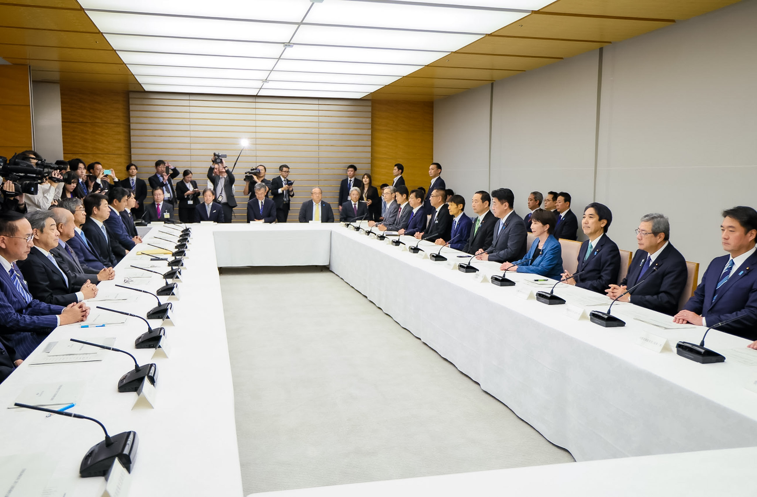 Prime Minister Takaichi attending the meeting (3)