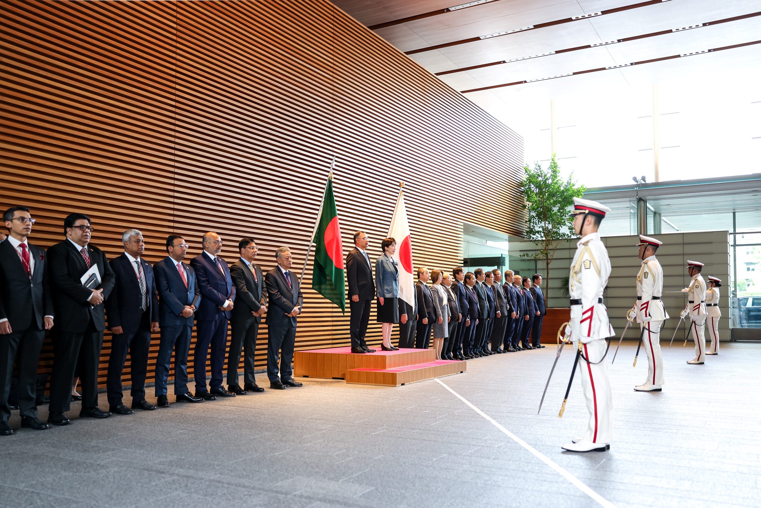 Salute and guard of honor ceremony (2)