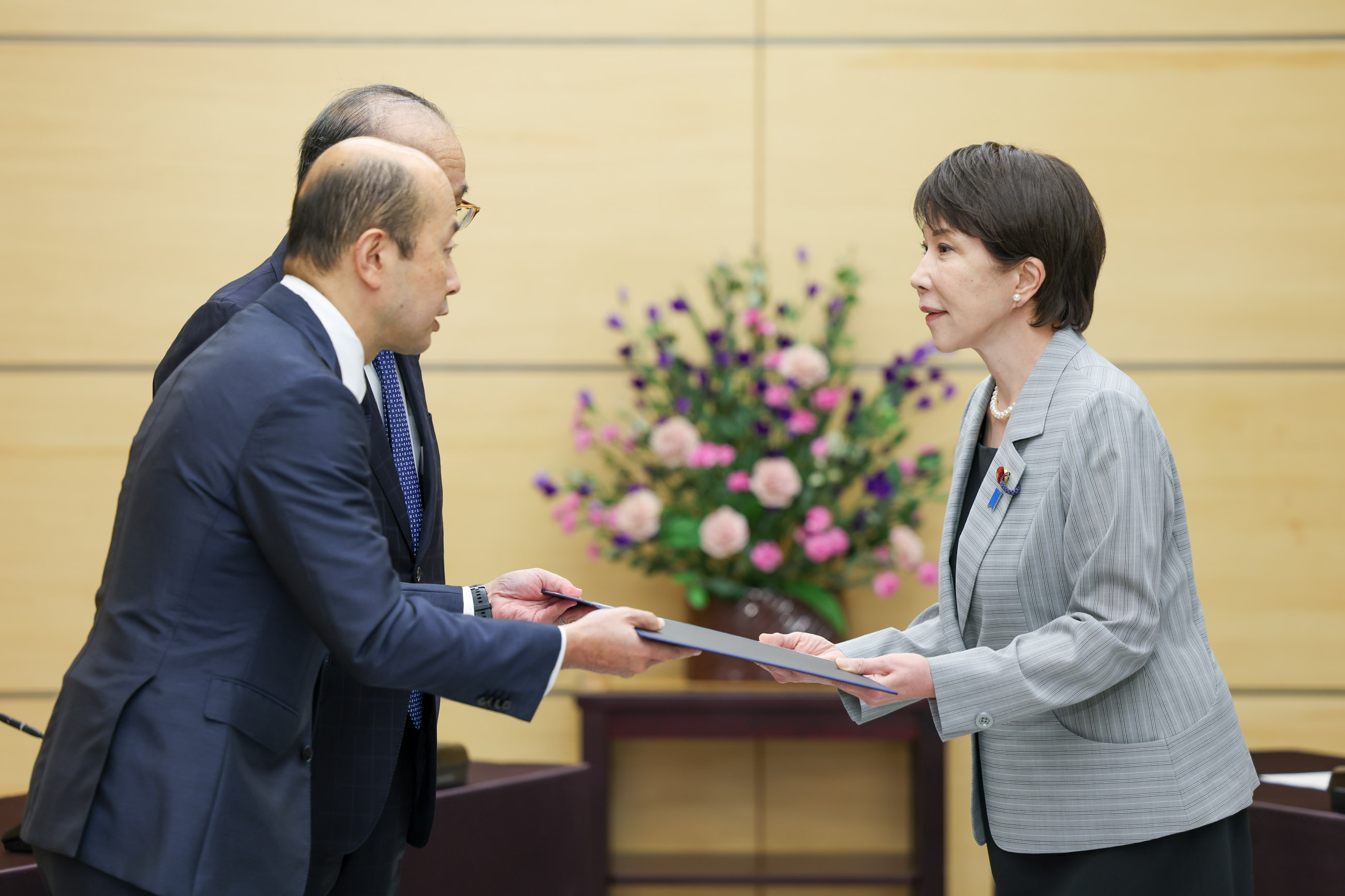 Prime Minister Takaichi receiving a courtesy call (2)