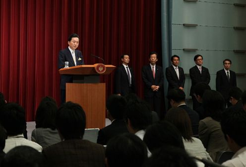 Photograph of a press conference (2)