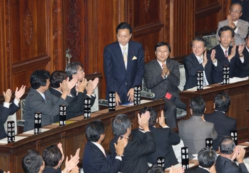 Photograph of Mr. Hatoyama being designated as the Prime Minister (1)