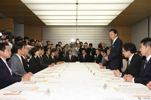 Photograph of the Prime Minister delivering an address at the first meeting of the parliamentary secretaries