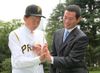 Photograph of Prime Minister Hatoyama comparing hand size with Mr. Kuwata at the yard of the Prime Minister's Office