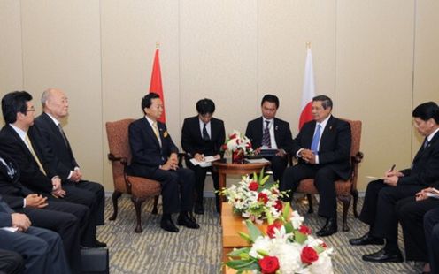 Photograph of the Prime Minister attending the Japan-Indonesia Summit Meeting