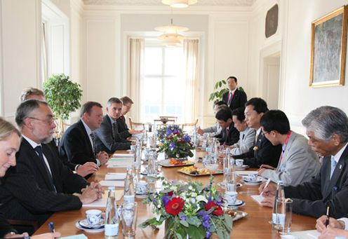 Photograph of the Japan-Denmark Summit Meeting (2)