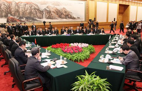 Photograph of the Prime Minister attending the Japan-China-ROK Trilateral Summit Meeting (1)