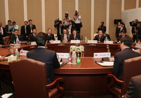 Photograph of the Prime Minister attending the ASEAN+3 Summit