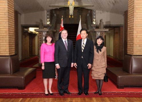 Photograph of Prime Minister and Mrs. Hatoyama attending a commemorative photograph session with Prime Minister and Mrs. Key at the Prime Minister's Official Residence